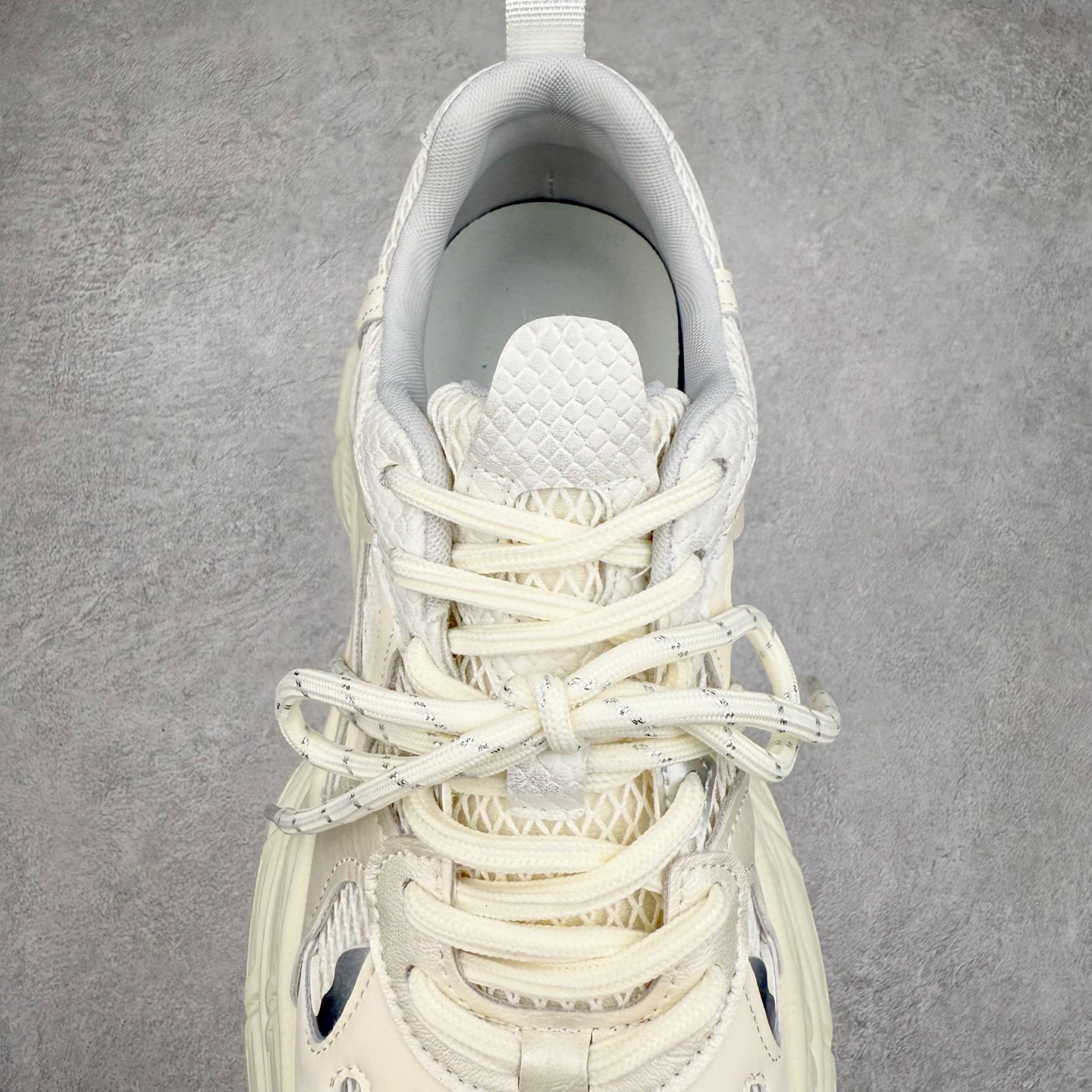 图片[5]-GG-CC Chunky Low百搭休闲运动厚底增高老爹鞋系列 广东大厂出品 完美细节 25ss春季新款厚底增高 大长腿 时髦look轻松定格 不费力展现率性氛围 高档银盒 酷帅机能风不规则设计大底 白银拼色造型设计 轻便舒适百搭 GGCC厚底增高简直就是小个子的快乐!不管怎么搭都好看~ 尺码：35 36 37 38 39 40-选品中心