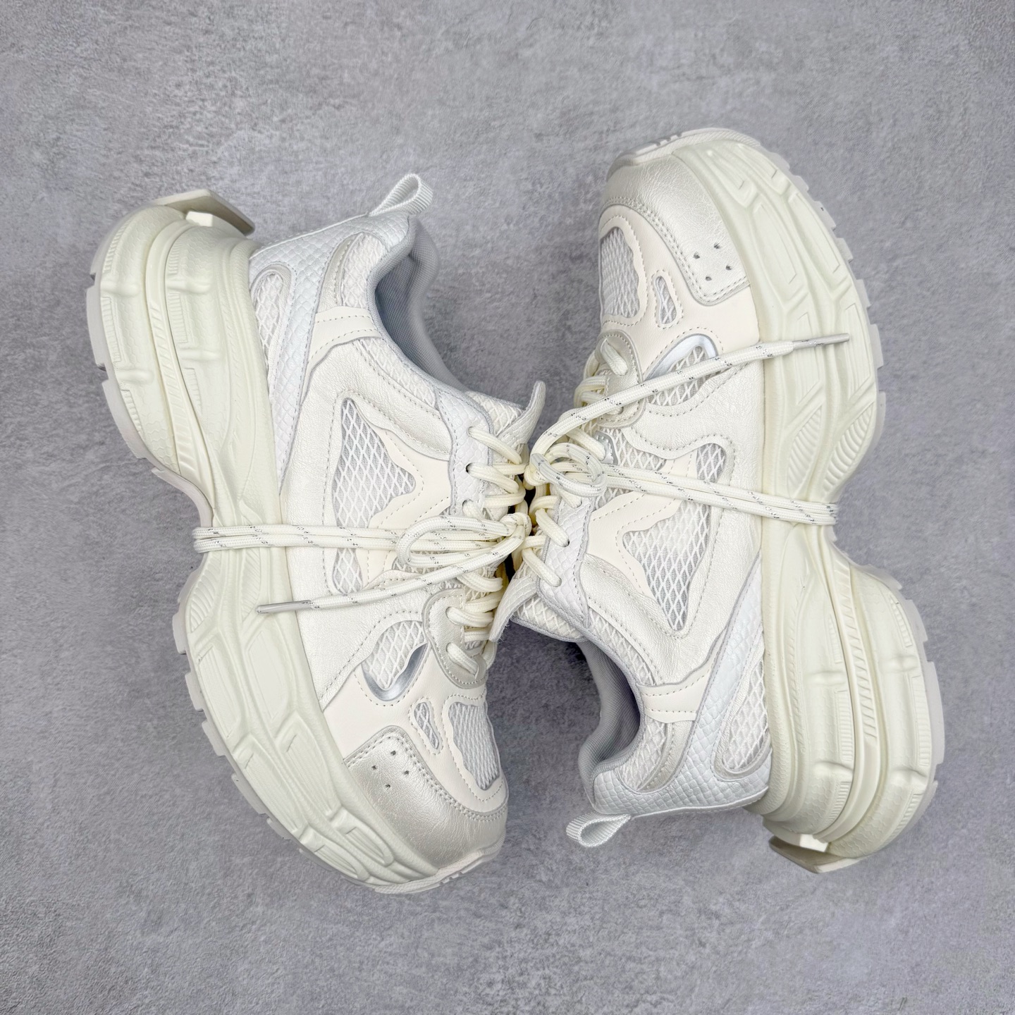 图片[3]-GG-CC Chunky Low百搭休闲运动厚底增高老爹鞋系列 广东大厂出品 完美细节 25ss春季新款厚底增高 大长腿 时髦look轻松定格 不费力展现率性氛围 高档银盒 酷帅机能风不规则设计大底 白银拼色造型设计 轻便舒适百搭 GGCC厚底增高简直就是小个子的快乐!不管怎么搭都好看~ 尺码：35 36 37 38 39 40-选品中心