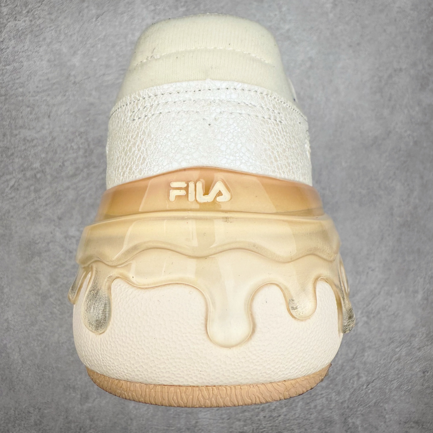 图片[8]-FILA CARROT 2 斐乐萝卜鞋2.0 经典百搭休闲 防滑减震耐磨低帮板鞋 传承了 FILA 的百年基因，融入年轻运动及潮流文化，成为引领变革、创新突破的一代。以“1+N” 的跨界合作模式重现经典的同时创造经典。带来最出其不意的跨界合作惊喜。同时，FILAFUSION把FILA 的 DNA 融入到定制体验里，你可以随心制造厲于你的产品。FILA FUSION 的鞋家族涵盖了老爹鞋、跑步鞋、网球鞋、季节款。风格复古新潮，满足了时尚人士出行及各类运动的搭配需求，成为当下年轻人筷拥的鞋类品牌之一。FILA FUSION 走进年轻人的世界，通过年轻人运动，街舞，滑板，篮球，展现 FILA FUSION 的潮流态度和年轻文化。FILA FUSION 认为末来属于引领变革、创新突破的年轻一代，让我们一起构成 FILA 未来的蓝图吧！尺码：35.5 36 36.5 37.5 38 38.5 39 40-选品中心