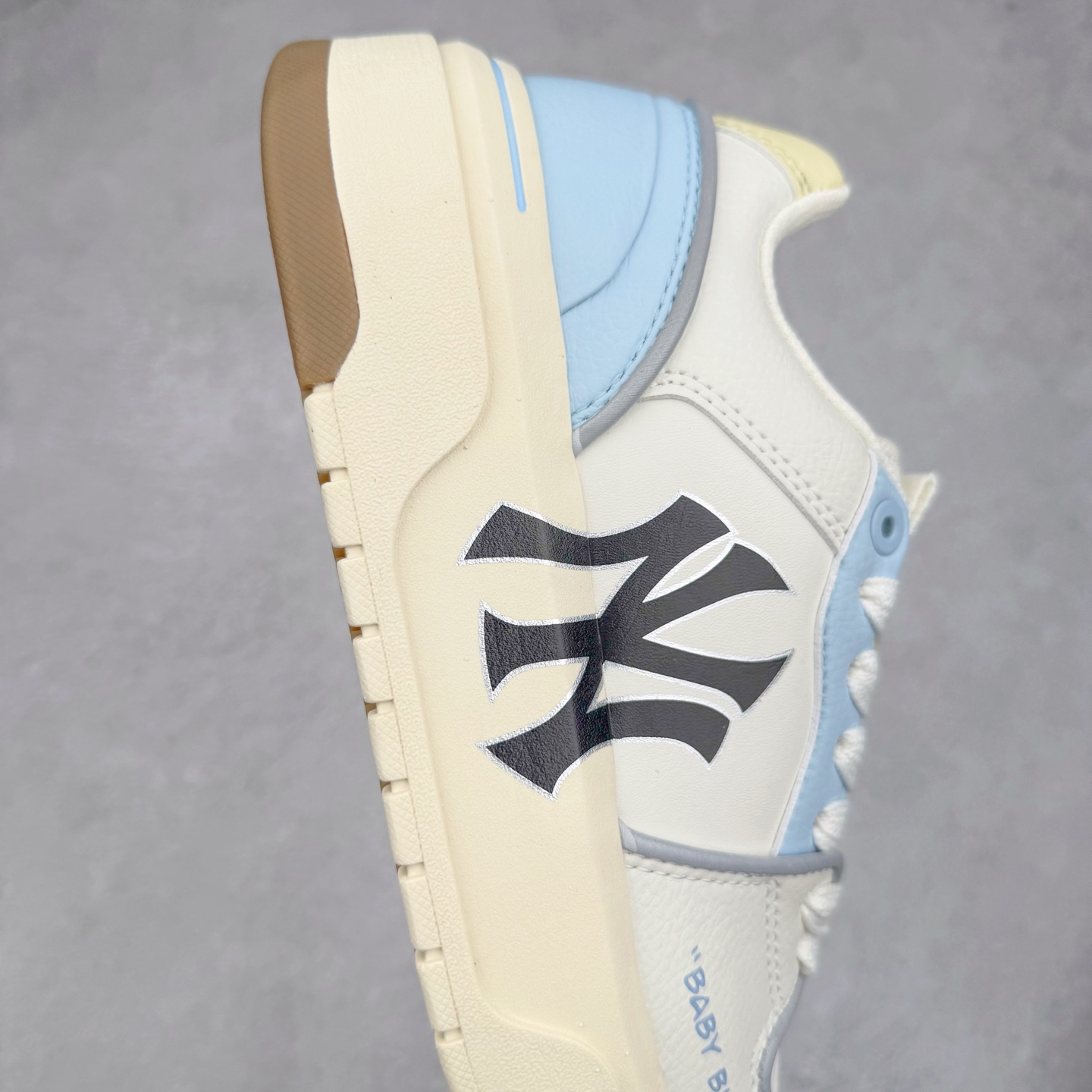 图片[6]-MLB Chunky Liner Basic 复古印花学长鞋系列低帮轻量增高厚底百搭休闲运动慢跑鞋板鞋 Korea韩国联名NY美国榄球纽约洋基队限定 韩国代购专供 全套原楦原纸板原厂数据开发 正确中底拉帮中底网布细节 平台代购专供 左脚内置芯片 韩国代购吊牌标贴 独家一比一RB+MD组合大底 高频后跟小人Logo精准对位立体饱满 正确网布加超迁鞋面 转印中底走线紧密 转印Logo工艺表层防刮不掉色 尺码：35 36 36.5 37.5 38 38.5 39 40 40.5 41 42 42.5 43 44 45-选品中心