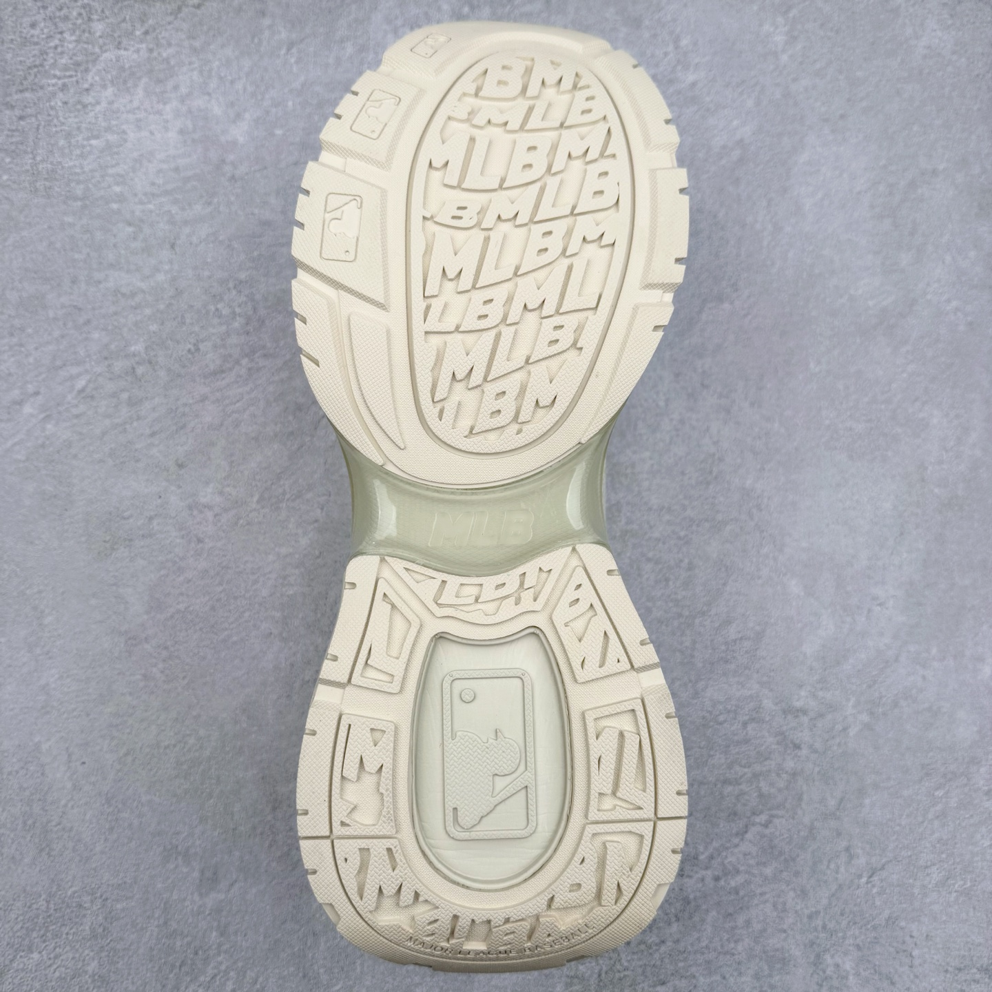 图片[9]-MLB Chunky Cargo 纽约洋基队合成革潮流时尚舒适休闲运动风厚底增高 防滑耐磨 低帮 老爹鞋 男女同款 黑色 实拍调校N版已经零色差零失真 百分百还原实物色彩所见即所得 不存在货不对板色差等低级问题 选购参考实物拍摄 不混卖不参货 只用心做好货严格选品 承诺混一赔十 尺码：36 36.5 37.5 38 38.5 39 40 40.5 41 42 42.5 43 44 44.5 45-选品中心