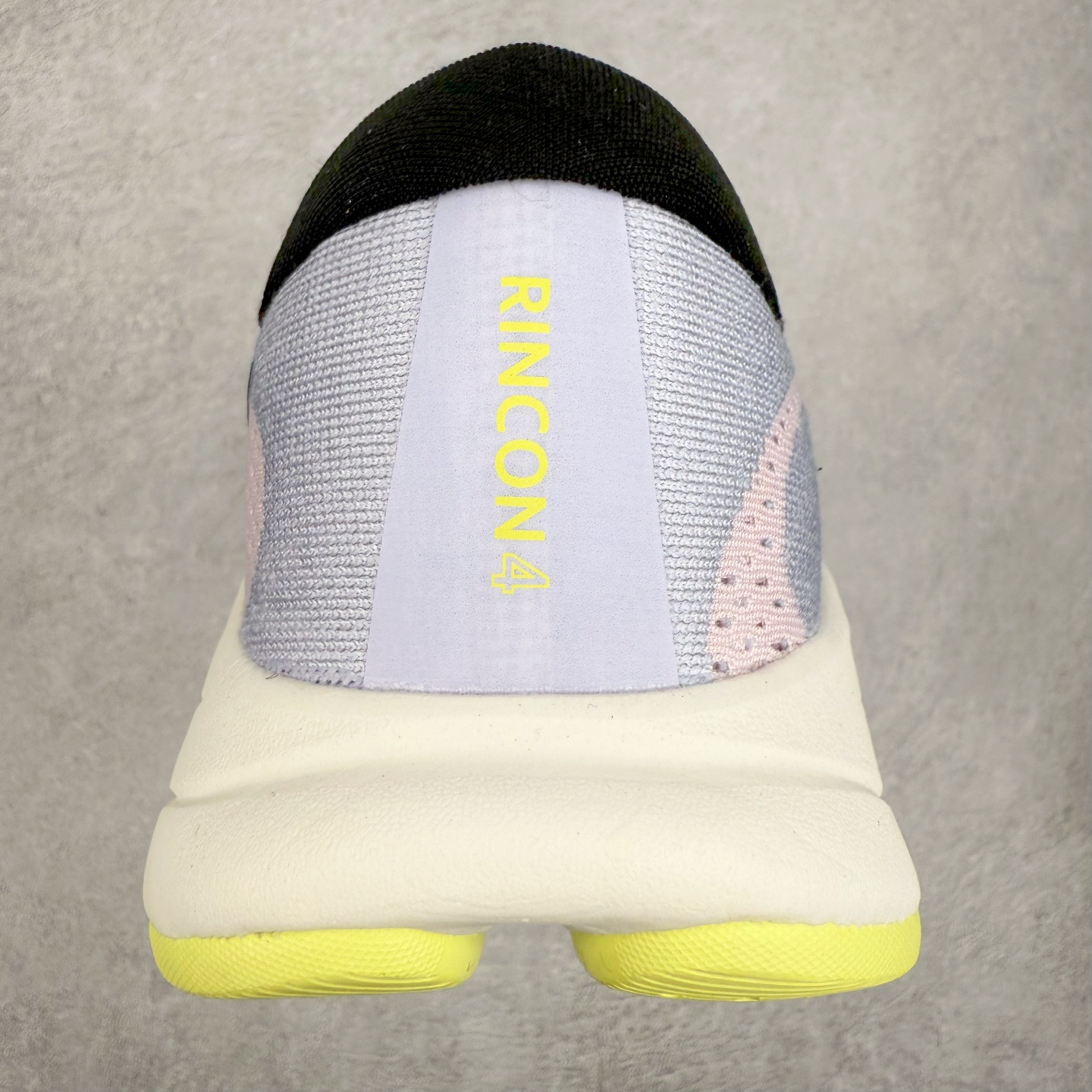 图片[8]-HOKA ONE ONE RINCON 4 舒适防滑耐磨低帮休闲跑步鞋 Rincon 4 是一款日常训练用的跑步鞋，踩上去的感觉很结实。它适合中短距离跑步，但如果您习惯于稍硬的感觉，也可以用于长距离跑步。但它的速度不够快，不能作为速度训练鞋，也不够柔软，不能作为恢复训练鞋，日常里程跑才是它的优势所在。如果您想尝试 Hoka 跑鞋，又想享受极具竞争力的价格，那就试试这款鞋吧。尺码：36 36.5 37.5 38 38.5 39 40 40.5 41 42 42.5 43 44 44.5 45-选品中心