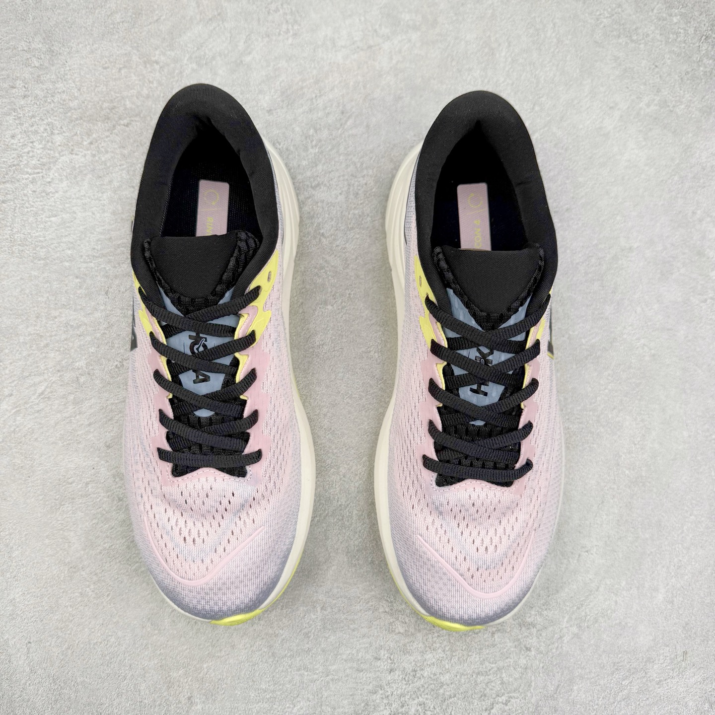 图片[2]-HOKA ONE ONE RINCON 4 舒适防滑耐磨低帮休闲跑步鞋 Rincon 4 是一款日常训练用的跑步鞋，踩上去的感觉很结实。它适合中短距离跑步，但如果您习惯于稍硬的感觉，也可以用于长距离跑步。但它的速度不够快，不能作为速度训练鞋，也不够柔软，不能作为恢复训练鞋，日常里程跑才是它的优势所在。如果您想尝试 Hoka 跑鞋，又想享受极具竞争力的价格，那就试试这款鞋吧。尺码：36 36.5 37.5 38 38.5 39 40 40.5 41 42 42.5 43 44 44.5 45-选品中心