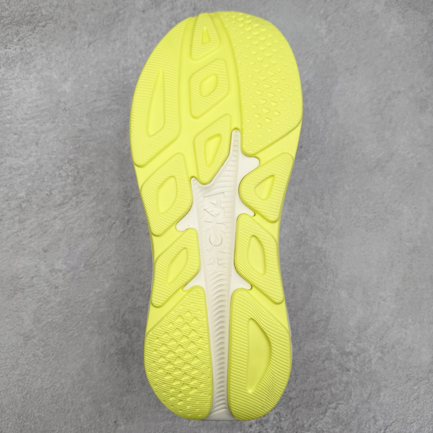 图片[9]-HOKA ONE ONE RINCON 4 舒适防滑耐磨低帮休闲跑步鞋 Rincon 4 是一款日常训练用的跑步鞋，踩上去的感觉很结实。它适合中短距离跑步，但如果您习惯于稍硬的感觉，也可以用于长距离跑步。但它的速度不够快，不能作为速度训练鞋，也不够柔软，不能作为恢复训练鞋，日常里程跑才是它的优势所在。如果您想尝试 Hoka 跑鞋，又想享受极具竞争力的价格，那就试试这款鞋吧。尺码：36 36.5 37.5 38 38.5 39 40 40.5 41 42 42.5 43 44 44.5 45-选品中心