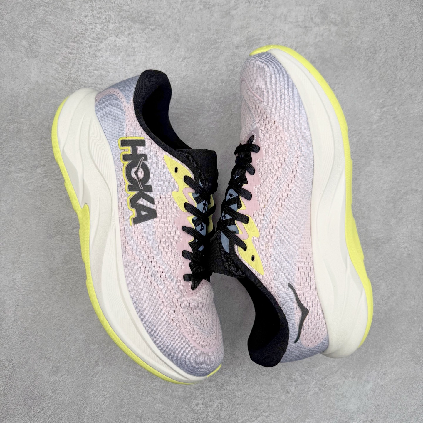 图片[3]-HOKA ONE ONE RINCON 4 舒适防滑耐磨低帮休闲跑步鞋 Rincon 4 是一款日常训练用的跑步鞋，踩上去的感觉很结实。它适合中短距离跑步，但如果您习惯于稍硬的感觉，也可以用于长距离跑步。但它的速度不够快，不能作为速度训练鞋，也不够柔软，不能作为恢复训练鞋，日常里程跑才是它的优势所在。如果您想尝试 Hoka 跑鞋，又想享受极具竞争力的价格，那就试试这款鞋吧。尺码：36 36.5 37.5 38 38.5 39 40 40.5 41 42 42.5 43 44 44.5 45-选品中心