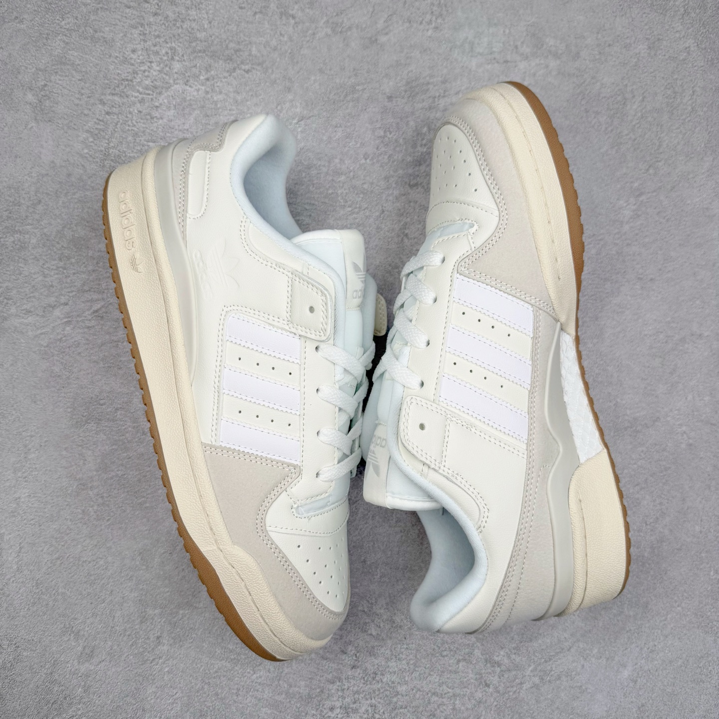 图片[3]-AD Forum 84 Low OG 低帮百搭潮流休闲运动板鞋 以复古篮球鞋的外形为基础 采用皮革拼接 简约百搭 更加贴合舒适 中底内侧网格造型起到点睛之笔 外底橡胶 更显复古 尺码：36 36.5 37.5 38 38.5 39 40 40.5 41 42 42.5 43 44 44.5 45-选品中心