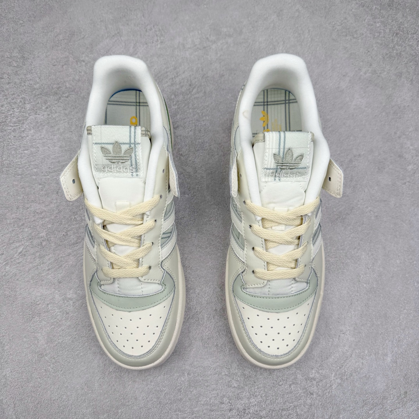 图片[2]-AD Forum 84 Low OG 低帮百搭潮流休闲运动板鞋 以复古篮球鞋的外形为基础 采用皮革拼接 简约百搭 更加贴合舒适 中底内侧网格造型起到点睛之笔 外底橡胶 更显复古 尺码：36 36.5 37.5 38 38.5 39 40 40.5 41 42 42.5 43 44 44.5 45-选品中心