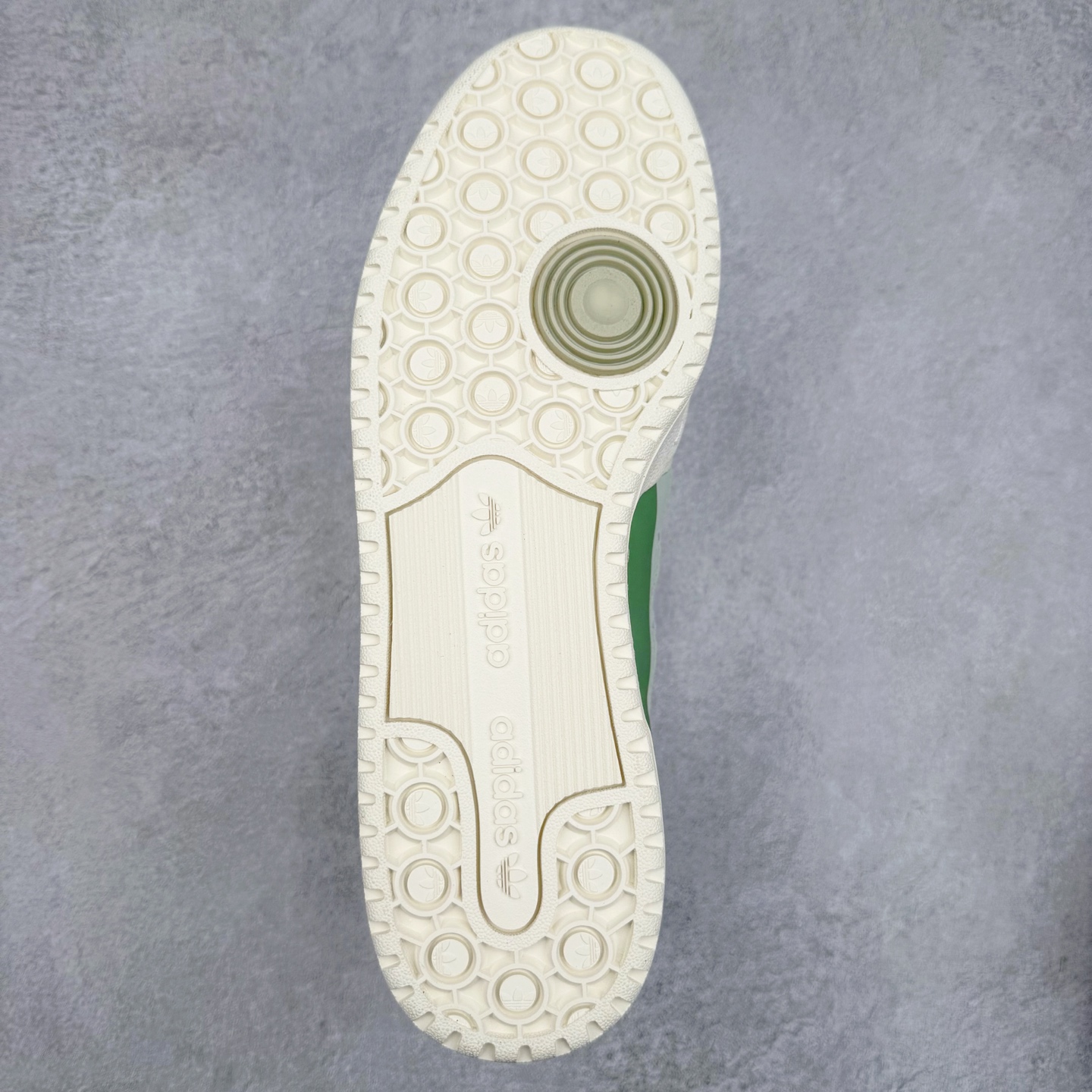 图片[9]-AD Forum 84 Low OG 低帮百搭潮流休闲运动板鞋 以复古篮球鞋的外形为基础 采用皮革拼接 简约百搭 更加贴合舒适 中底内侧网格造型起到点睛之笔 外底橡胶 更显复古 尺码：36 36.5 37.5 38 38.5 39 40 40.5 41 42 42.5 43 44 44.5 45-选品中心