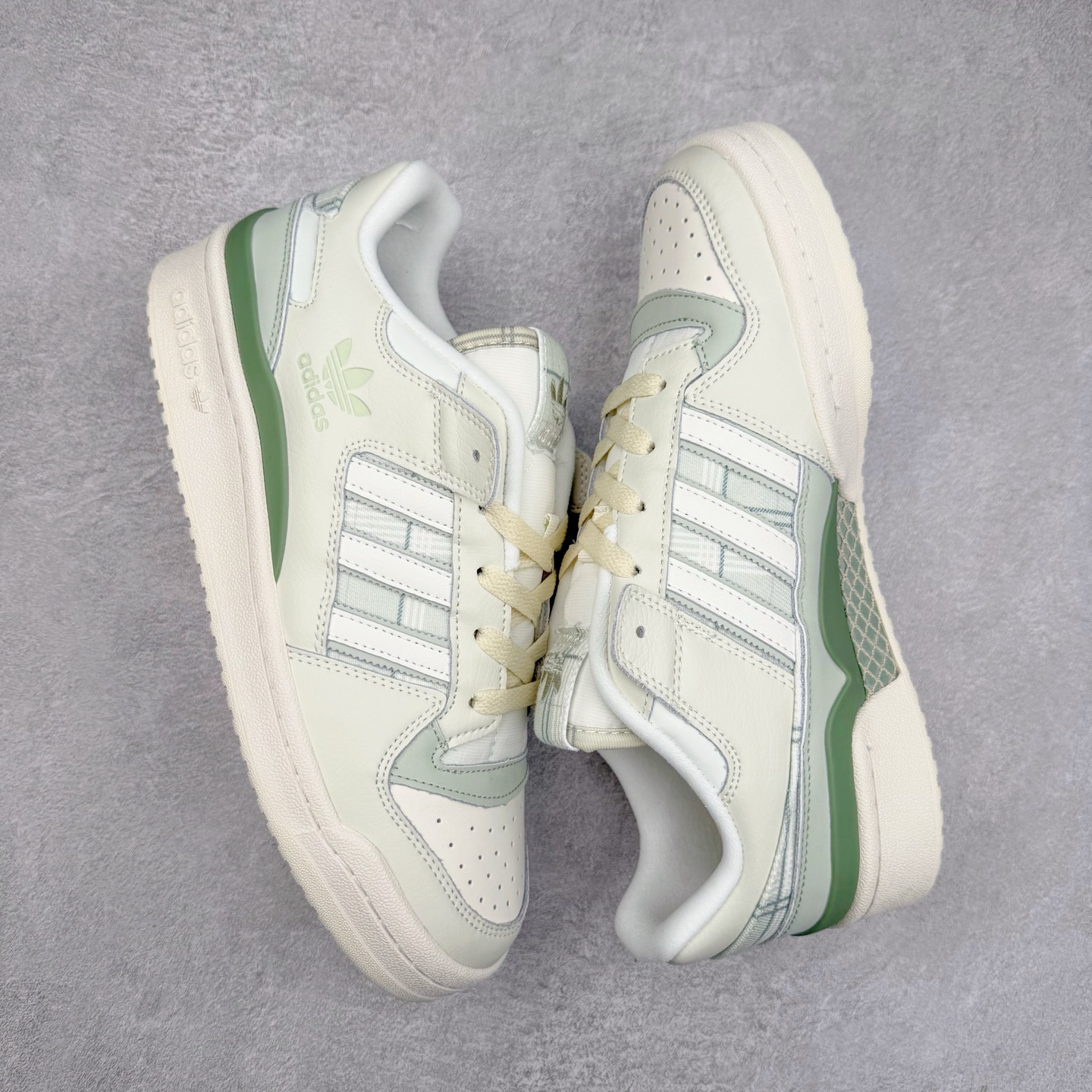 图片[3]-AD Forum 84 Low OG 低帮百搭潮流休闲运动板鞋 以复古篮球鞋的外形为基础 采用皮革拼接 简约百搭 更加贴合舒适 中底内侧网格造型起到点睛之笔 外底橡胶 更显复古 尺码：36 36.5 37.5 38 38.5 39 40 40.5 41 42 42.5 43 44 44.5 45-选品中心