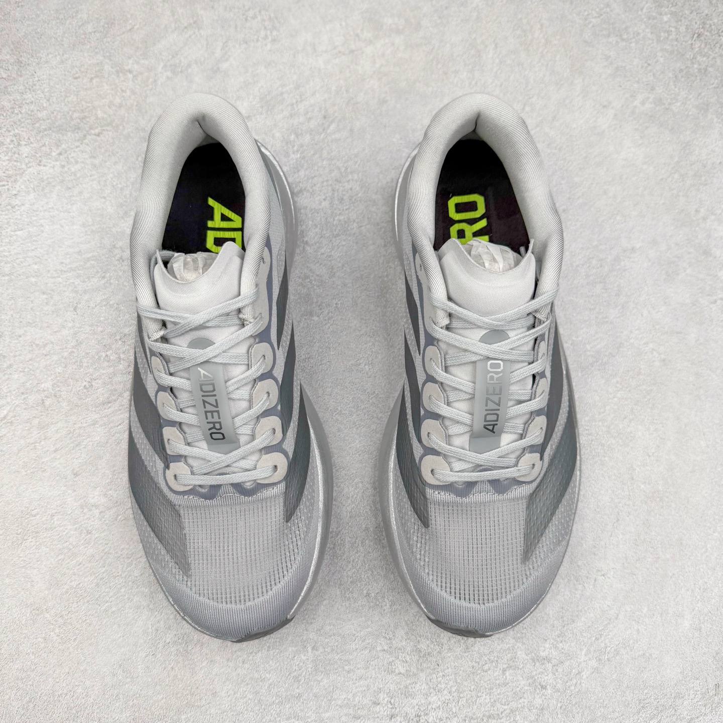 图片[2]-AD Adizero EVO SL 马拉松竞速专业跑鞋 JR3419 CELERMESH针织网面非常轻薄 纤维间的缝隙很大 可以保证跑步时的透气、排汗效果 鞋舌直接与两侧的内衬和鞋底连接在一起 在跑步过程中不会被鞋舌的左右移动所困扰 在标准鞋带孔的基础上再拓宽一组鞋带孔 适合不同脚型的需求 突破性 EnergyRods 技术，有助于跑者实现更好的成绩 中底独特的LIGHTSTRIKE PRO泡棉材质 微弹感觉在跑步过程中给予了良好的支撑体验 对于顶级精英和高水平进阶跑者来说 ADIOS PRO是一双值得信赖的竞速比赛用鞋 尺码：36 36.5 37.5 38 38.5 39 40 40.5 41 42 42.5 43 44 44.5 45-选品中心