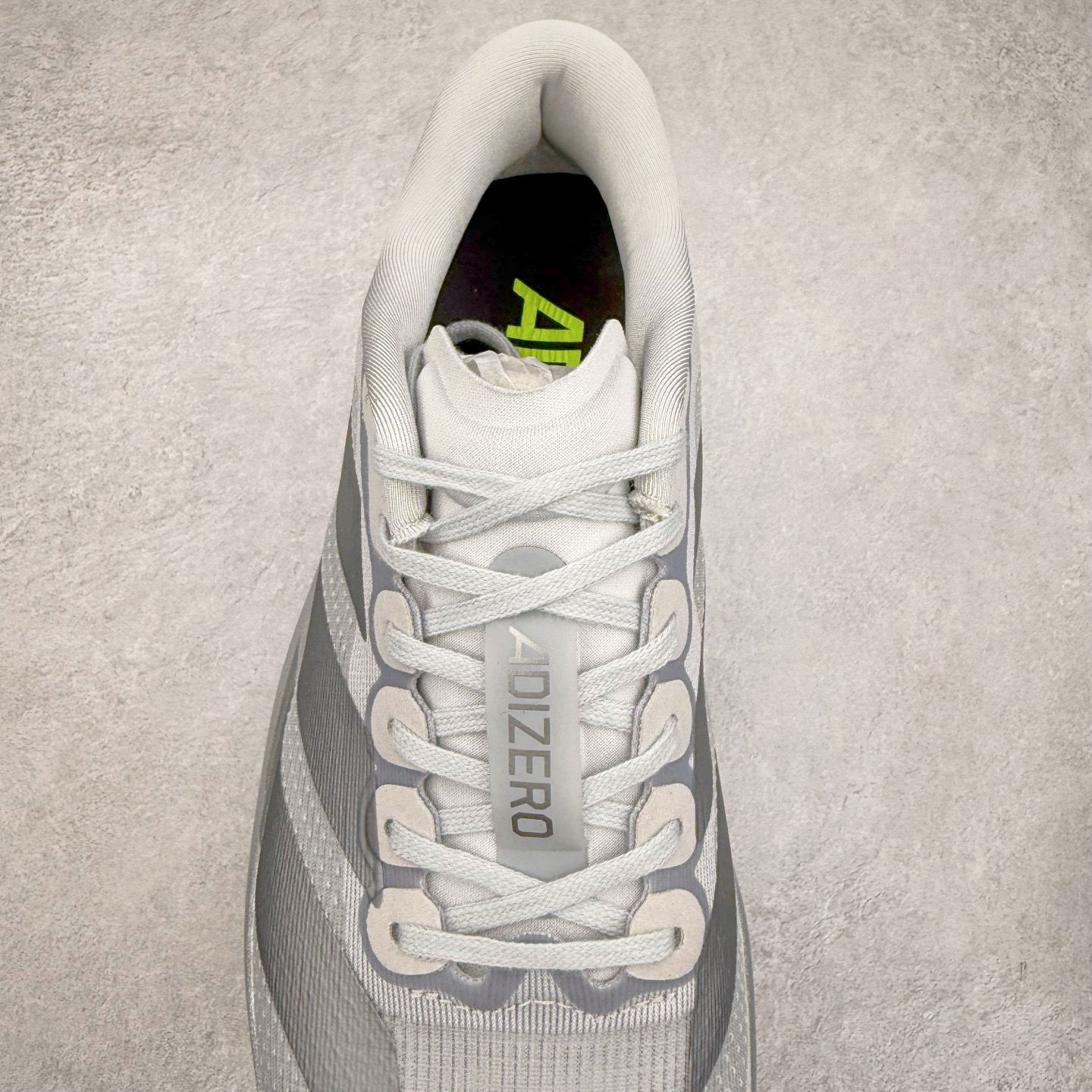 图片[5]-AD Adizero EVO SL 马拉松竞速专业跑鞋 JR3419 CELERMESH针织网面非常轻薄 纤维间的缝隙很大 可以保证跑步时的透气、排汗效果 鞋舌直接与两侧的内衬和鞋底连接在一起 在跑步过程中不会被鞋舌的左右移动所困扰 在标准鞋带孔的基础上再拓宽一组鞋带孔 适合不同脚型的需求 突破性 EnergyRods 技术，有助于跑者实现更好的成绩 中底独特的LIGHTSTRIKE PRO泡棉材质 微弹感觉在跑步过程中给予了良好的支撑体验 对于顶级精英和高水平进阶跑者来说 ADIOS PRO是一双值得信赖的竞速比赛用鞋 尺码：36 36.5 37.5 38 38.5 39 40 40.5 41 42 42.5 43 44 44.5 45-选品中心