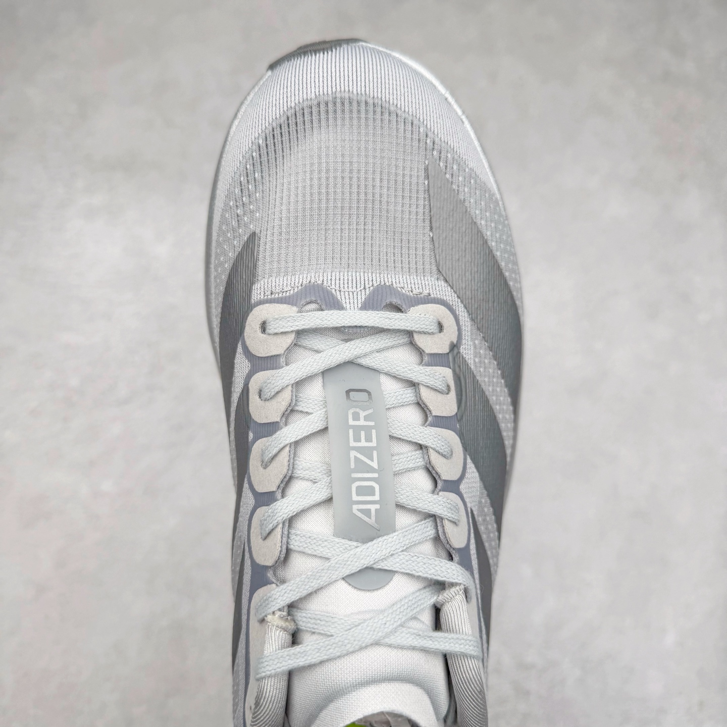 图片[4]-AD Adizero EVO SL 马拉松竞速专业跑鞋 JR3419 CELERMESH针织网面非常轻薄 纤维间的缝隙很大 可以保证跑步时的透气、排汗效果 鞋舌直接与两侧的内衬和鞋底连接在一起 在跑步过程中不会被鞋舌的左右移动所困扰 在标准鞋带孔的基础上再拓宽一组鞋带孔 适合不同脚型的需求 突破性 EnergyRods 技术，有助于跑者实现更好的成绩 中底独特的LIGHTSTRIKE PRO泡棉材质 微弹感觉在跑步过程中给予了良好的支撑体验 对于顶级精英和高水平进阶跑者来说 ADIOS PRO是一双值得信赖的竞速比赛用鞋 尺码：36 36.5 37.5 38 38.5 39 40 40.5 41 42 42.5 43 44 44.5 45-选品中心