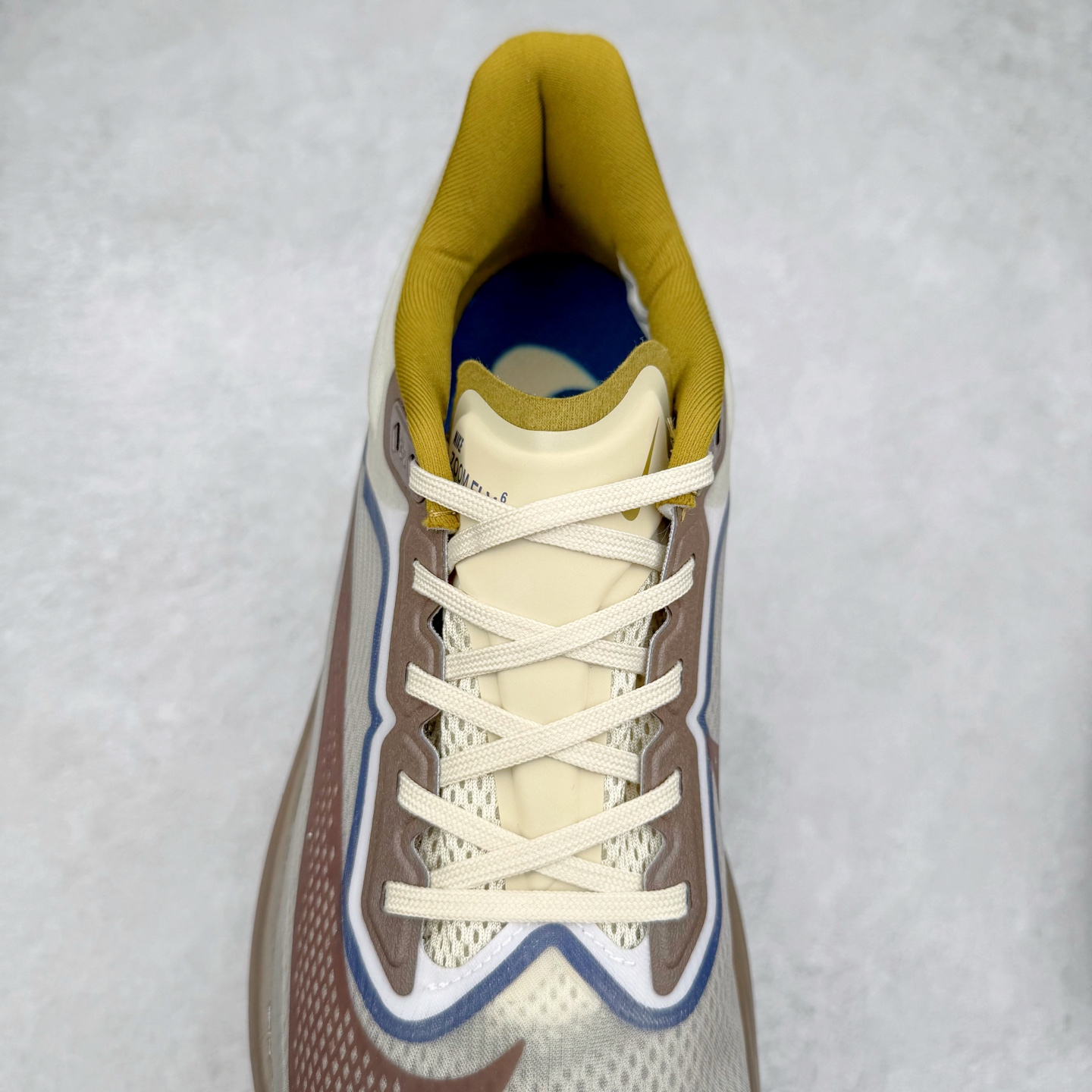 图片[5]-NK ZoomX Invincible Run Flyknit 6 轻量跑鞋 飞织低帮休闲运动慢跑鞋 厚底增高 老爹鞋 此鞋专为短跑运动员而生 是为 5 至 10 公里距离的赛事和训练打造 整体设计采用流线型的轻质工程网眼材质构成鞋面 并与其他 Running 旗舰鞋款同样搭载全脚掌 ZoomX 缓冲中底 搭配 Pebax 物料与橡胶外底 ZoomX StreakFly 首发配色以Prototype呈现 其灵感是来自开发期间的磨损测试 透过编号的标记与内侧的预期跑步距离突出研发过程 货号： HV4366-072 尺码：36 36.5 37.5 38 38.5 39 40 40.5 41 42 42.5 43 44 45-选品中心