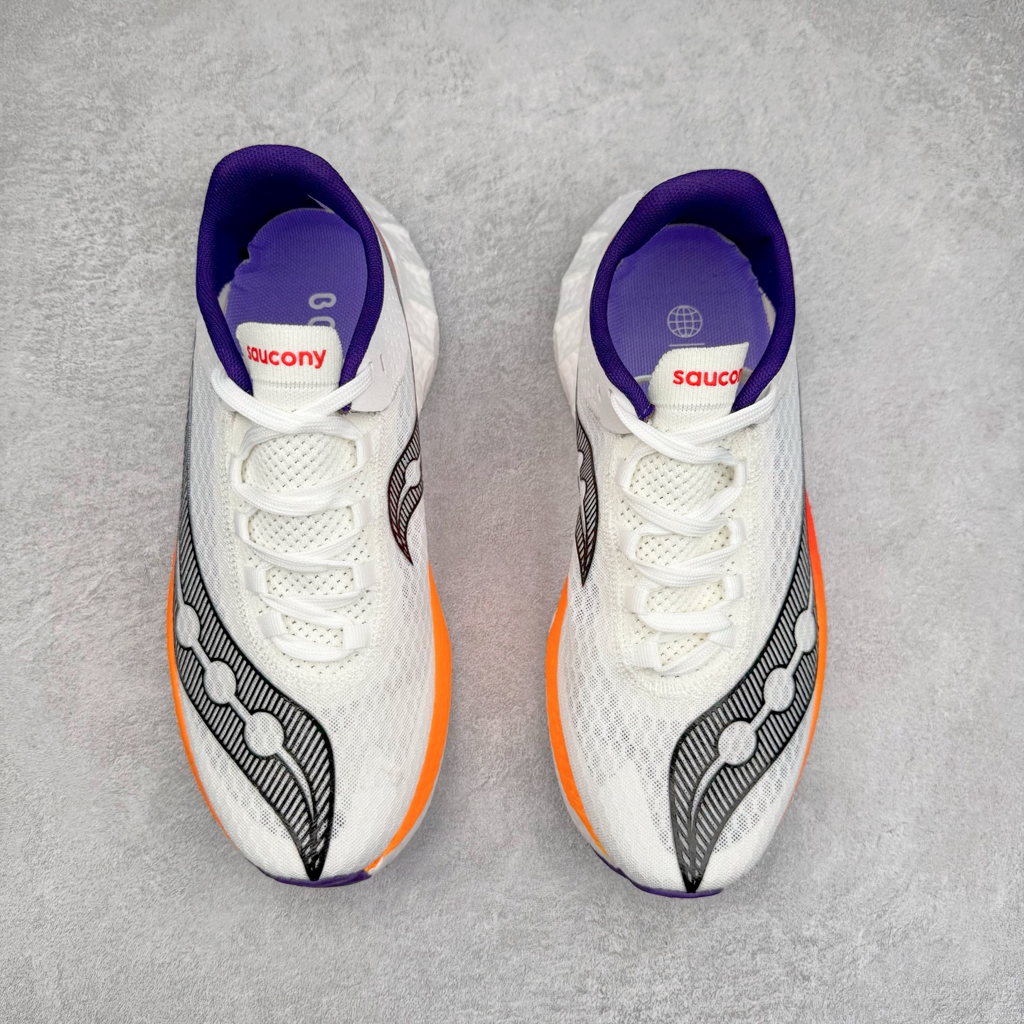 图片[2]-Saucony 索康尼ENDORPHIN Pro 啡速4 男女马拉松运动跑鞋 性能相比前几代再升级：鞋面采用全新升级的工学网设计 贴合脚部更透气 中底部分使用最新的PWRRUN+材质 搭配PWRRUN+鞋垫使中底的大幅加厚 10mm坡差进一步提供缓震、回弹性能 内底则采用了FORMFIT动态适应系统 动态契合脚型 提升包裹性和舒适性 提供更卓越的动态回馈体验 XT-900橡胶大底 可提供良好的抓地力和较强抗磨性能 尺码：36 36.5 37.5 38 38.5 39 40 40.5 41 42 42.5 43 44 44.5 45-选品中心