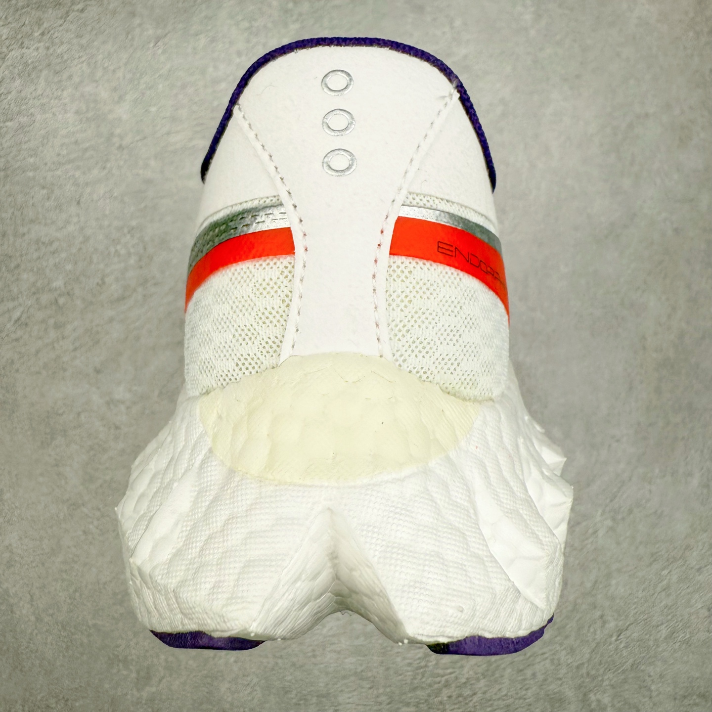 图片[8]-Saucony 索康尼ENDORPHIN Pro 啡速4 男女马拉松运动跑鞋 性能相比前几代再升级：鞋面采用全新升级的工学网设计 贴合脚部更透气 中底部分使用最新的PWRRUN+材质 搭配PWRRUN+鞋垫使中底的大幅加厚 10mm坡差进一步提供缓震、回弹性能 内底则采用了FORMFIT动态适应系统 动态契合脚型 提升包裹性和舒适性 提供更卓越的动态回馈体验 XT-900橡胶大底 可提供良好的抓地力和较强抗磨性能 尺码：36 36.5 37.5 38 38.5 39 40 40.5 41 42 42.5 43 44 44.5 45-选品中心