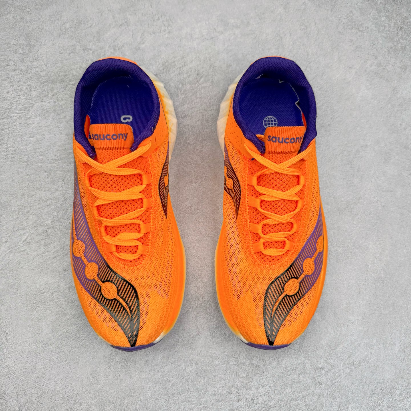 图片[2]-Saucony 索康尼ENDORPHIN Pro 啡速4 男女马拉松运动跑鞋 性能相比前几代再升级：鞋面采用全新升级的工学网设计 贴合脚部更透气 中底部分使用最新的PWRRUN+材质 搭配PWRRUN+鞋垫使中底的大幅加厚 10mm坡差进一步提供缓震、回弹性能 内底则采用了FORMFIT动态适应系统 动态契合脚型 提升包裹性和舒适性 提供更卓越的动态回馈体验 XT-900橡胶大底 可提供良好的抓地力和较强抗磨性能 尺码：36 36.5 37.5 38 38.5 39 40 40.5 41 42 42.5 43 44 44.5 45-选品中心