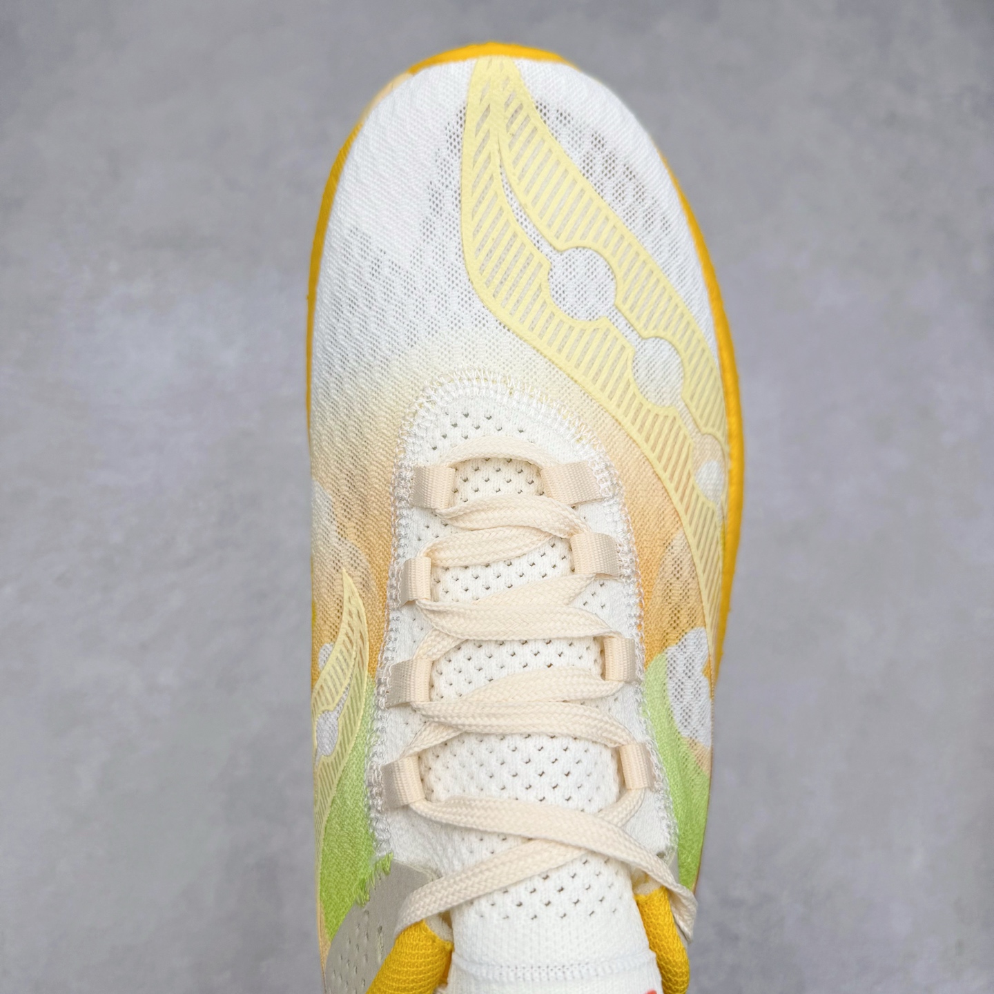 图片[4]-Saucony 索康尼ENDORPHIN Pro 啡速4 男女马拉松运动跑鞋 性能相比前几代再升级：鞋面采用全新升级的工学网设计 贴合脚部更透气 中底部分使用最新的PWRRUN+材质 搭配PWRRUN+鞋垫使中底的大幅加厚 10mm坡差进一步提供缓震、回弹性能 内底则采用了FORMFIT动态适应系统 动态契合脚型 提升包裹性和舒适性 提供更卓越的动态回馈体验 XT-900橡胶大底 可提供良好的抓地力和较强抗磨性能 尺码：36 36.5 37.5 38 38.5 39 40 40.5 41 42 42.5 43 44 44.5 45-选品中心