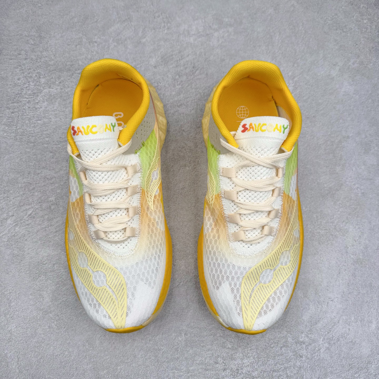 图片[2]-Saucony 索康尼ENDORPHIN Pro 啡速4 男女马拉松运动跑鞋 性能相比前几代再升级：鞋面采用全新升级的工学网设计 贴合脚部更透气 中底部分使用最新的PWRRUN+材质 搭配PWRRUN+鞋垫使中底的大幅加厚 10mm坡差进一步提供缓震、回弹性能 内底则采用了FORMFIT动态适应系统 动态契合脚型 提升包裹性和舒适性 提供更卓越的动态回馈体验 XT-900橡胶大底 可提供良好的抓地力和较强抗磨性能 尺码：36 36.5 37.5 38 38.5 39 40 40.5 41 42 42.5 43 44 44.5 45-选品中心