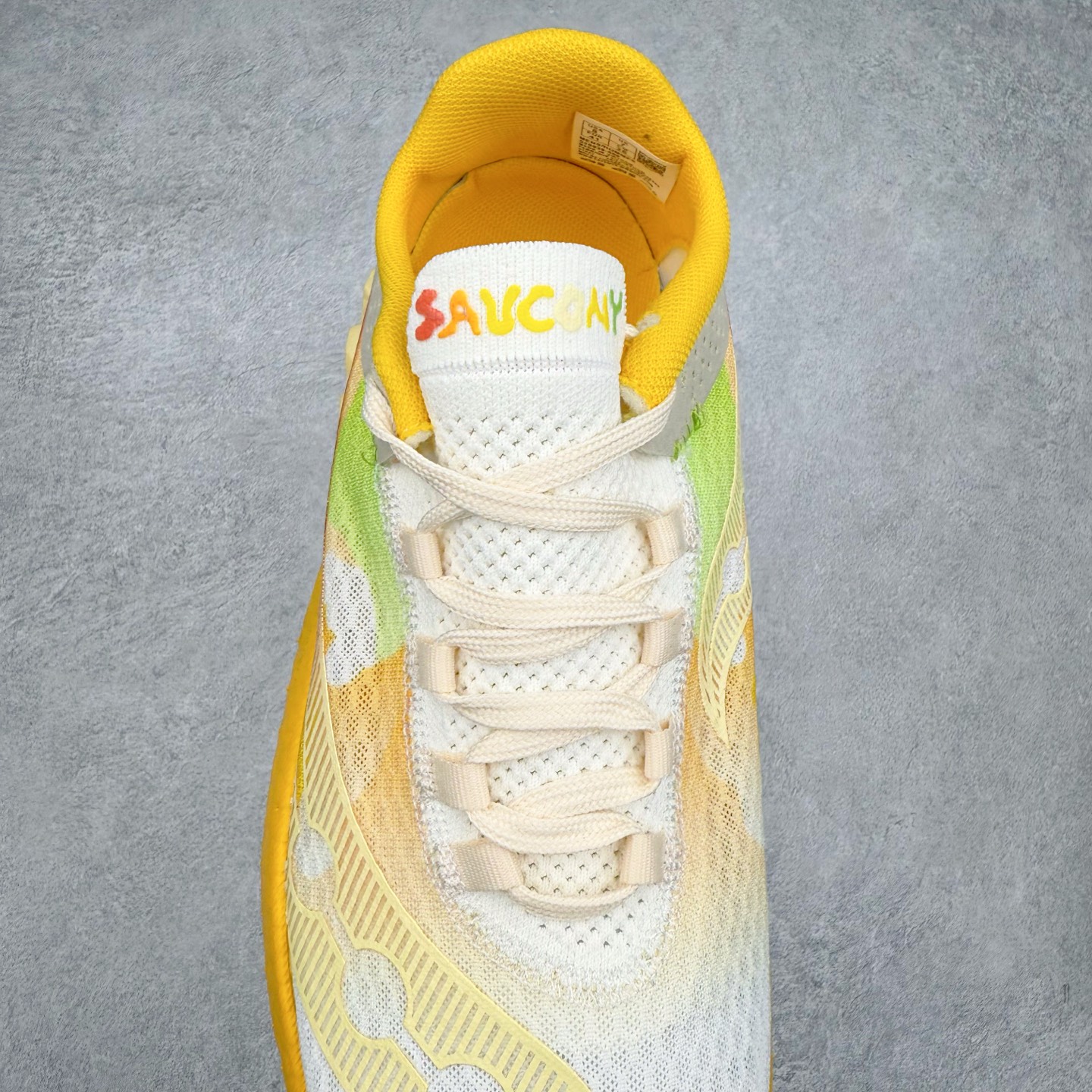 图片[5]-Saucony 索康尼ENDORPHIN Pro 啡速4 男女马拉松运动跑鞋 性能相比前几代再升级：鞋面采用全新升级的工学网设计 贴合脚部更透气 中底部分使用最新的PWRRUN+材质 搭配PWRRUN+鞋垫使中底的大幅加厚 10mm坡差进一步提供缓震、回弹性能 内底则采用了FORMFIT动态适应系统 动态契合脚型 提升包裹性和舒适性 提供更卓越的动态回馈体验 XT-900橡胶大底 可提供良好的抓地力和较强抗磨性能 尺码：36 36.5 37.5 38 38.5 39 40 40.5 41 42 42.5 43 44 44.5 45-选品中心