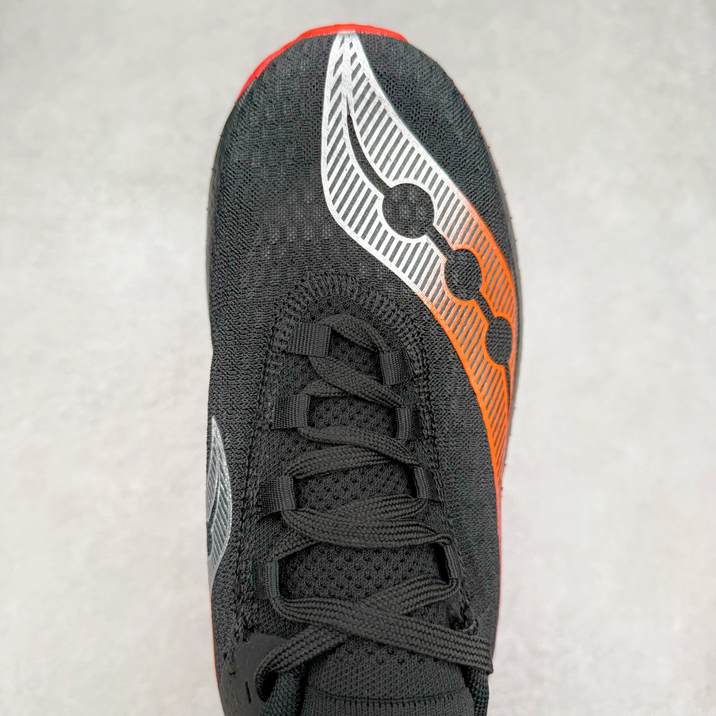 图片[4]-Saucony 索康尼ENDORPHIN Pro 啡速4 男女马拉松运动跑鞋 性能相比前几代再升级：鞋面采用全新升级的工学网设计 贴合脚部更透气 中底部分使用最新的PWRRUN+材质 搭配PWRRUN+鞋垫使中底的大幅加厚 10mm坡差进一步提供缓震、回弹性能 内底则采用了FORMFIT动态适应系统 动态契合脚型 提升包裹性和舒适性 提供更卓越的动态回馈体验 XT-900橡胶大底 可提供良好的抓地力和较强抗磨性能 尺码：36 36.5 37.5 38 38.5 39 40 40.5 41 42 42.5 43 44 44.5 45-选品中心