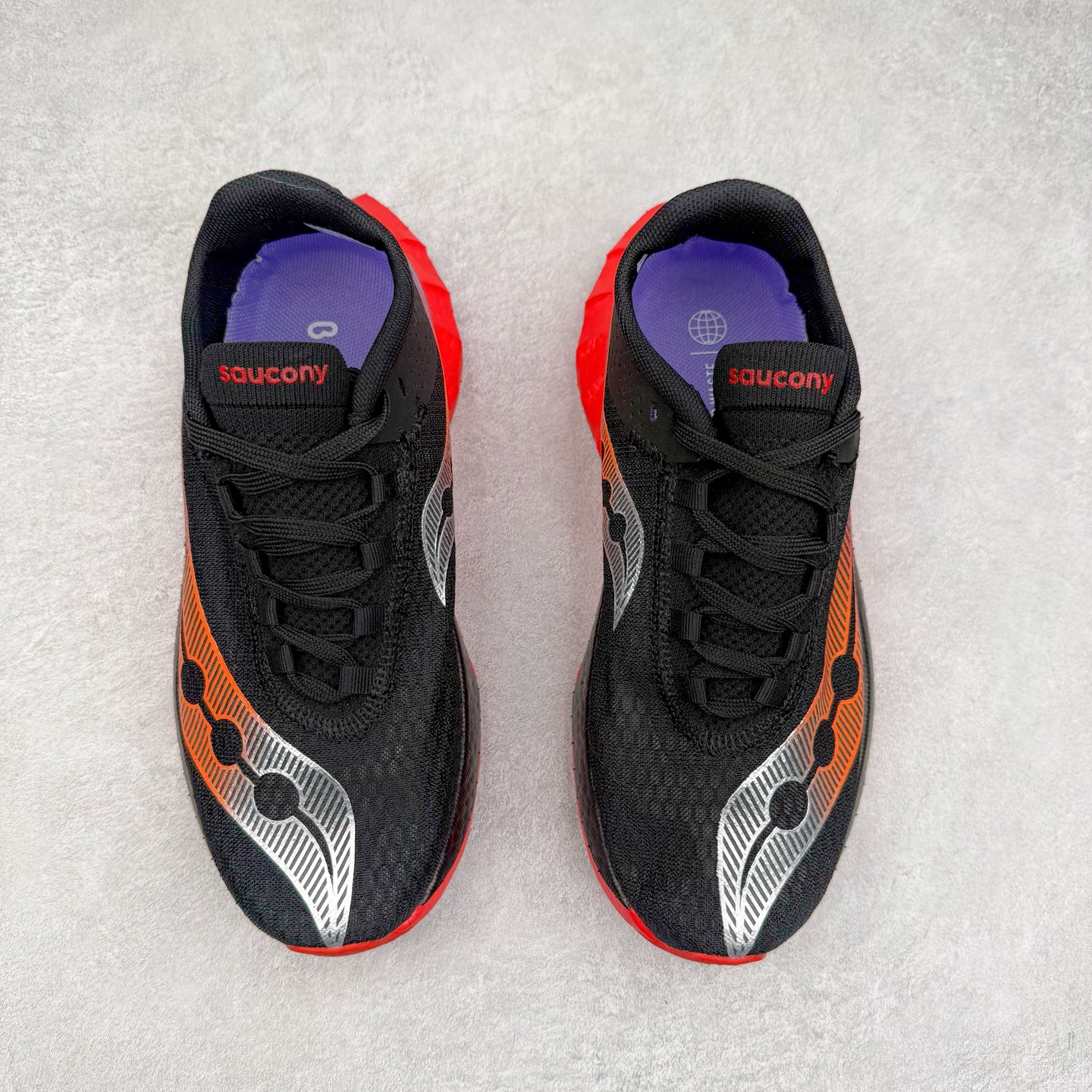 图片[2]-Saucony 索康尼ENDORPHIN Pro 啡速4 男女马拉松运动跑鞋 性能相比前几代再升级：鞋面采用全新升级的工学网设计 贴合脚部更透气 中底部分使用最新的PWRRUN+材质 搭配PWRRUN+鞋垫使中底的大幅加厚 10mm坡差进一步提供缓震、回弹性能 内底则采用了FORMFIT动态适应系统 动态契合脚型 提升包裹性和舒适性 提供更卓越的动态回馈体验 XT-900橡胶大底 可提供良好的抓地力和较强抗磨性能 尺码：36 36.5 37.5 38 38.5 39 40 40.5 41 42 42.5 43 44 44.5 45-选品中心