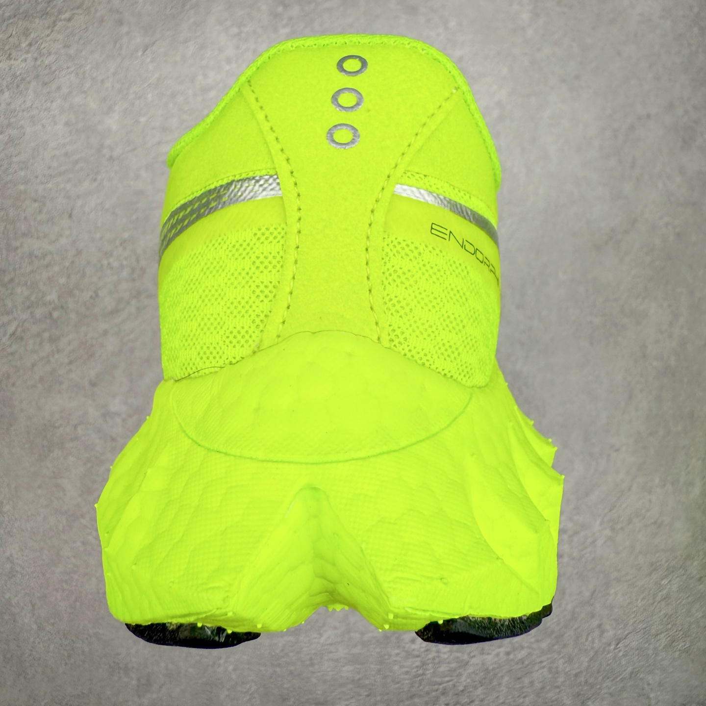 图片[8]-Saucony 索康尼ENDORPHIN Pro 啡速4 男女马拉松运动跑鞋 性能相比前几代再升级：鞋面采用全新升级的工学网设计 贴合脚部更透气 中底部分使用最新的PWRRUN+材质 搭配PWRRUN+鞋垫使中底的大幅加厚 10mm坡差进一步提供缓震、回弹性能 内底则采用了FORMFIT动态适应系统 动态契合脚型 提升包裹性和舒适性 提供更卓越的动态回馈体验 XT-900橡胶大底 可提供良好的抓地力和较强抗磨性能 尺码：36 36.5 37.5 38 38.5 39 40 40.5 41 42 42.5 43 44 44.5 45-选品中心