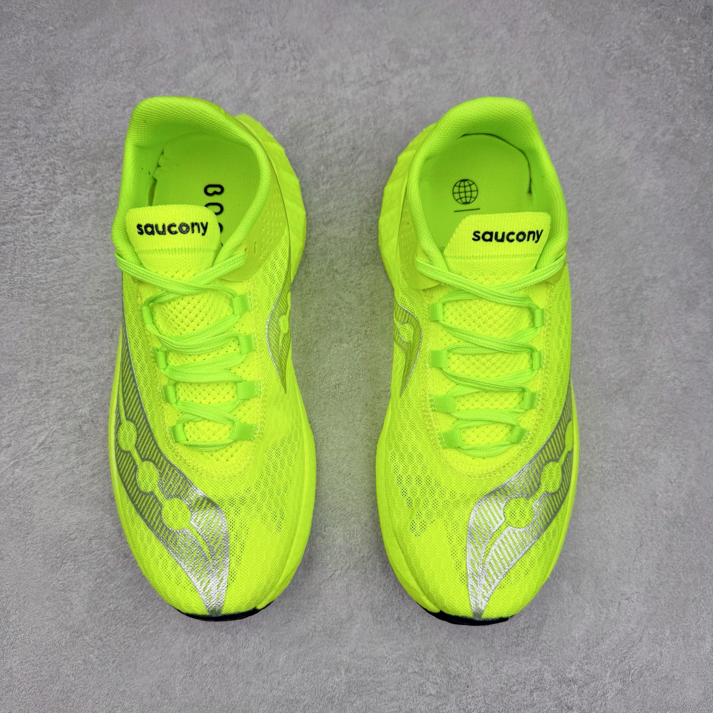 图片[2]-Saucony 索康尼ENDORPHIN Pro 啡速4 男女马拉松运动跑鞋 性能相比前几代再升级：鞋面采用全新升级的工学网设计 贴合脚部更透气 中底部分使用最新的PWRRUN+材质 搭配PWRRUN+鞋垫使中底的大幅加厚 10mm坡差进一步提供缓震、回弹性能 内底则采用了FORMFIT动态适应系统 动态契合脚型 提升包裹性和舒适性 提供更卓越的动态回馈体验 XT-900橡胶大底 可提供良好的抓地力和较强抗磨性能 尺码：36 36.5 37.5 38 38.5 39 40 40.5 41 42 42.5 43 44 44.5 45-选品中心