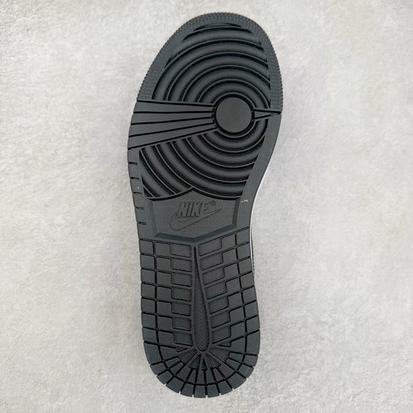 图片[9]-＃福利特价 Air Jordan AJ1 Low 低帮系列 百分百全新货品 零氧化发霉 给足利润空间操作 超乎所想的高性价比 原装楦头纸板开发 完美鞋型 超高清洁度 鞋型不臃肿别扭 原厂内置全掌气垫 A模大底 鞋舌AJ原厂专用牛津布 AJ专用反口珍珠布 原厂无杂质高弹内里海棉 特殊封边弹力鞋带 原鞋开模 拒绝公底 购置公司同步原材料 都有细节原汁原味 忠于原版 尺码：36 36.5 37.5 38 38.5 39 40 40.5 41 42 42.5 43 44 44.5 45 46-选品中心