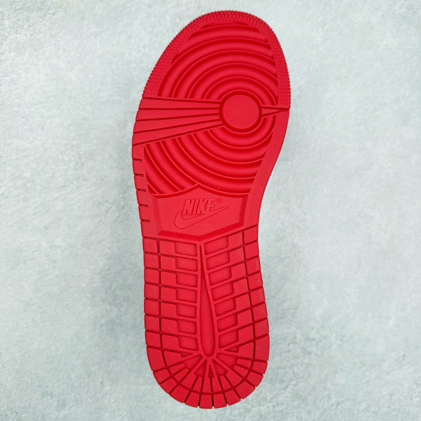 图片[9]-＃福利特价 Air Jordan AJ1 Low 低帮系列 百分百全新货品 零氧化发霉 给足利润空间操作 超乎所想的高性价比 原装楦头纸板开发 完美鞋型 超高清洁度 鞋型不臃肿别扭 原厂内置全掌气垫 A模大底 鞋舌AJ原厂专用牛津布 AJ专用反口珍珠布 原厂无杂质高弹内里海棉 特殊封边弹力鞋带 原鞋开模 拒绝公底 购置公司同步原材料 都有细节原汁原味 忠于原版 尺码：36 36.5 37.5 38 38.5 39 40 40.5 41 42 42.5 43 44 44.5 45 46-选品中心