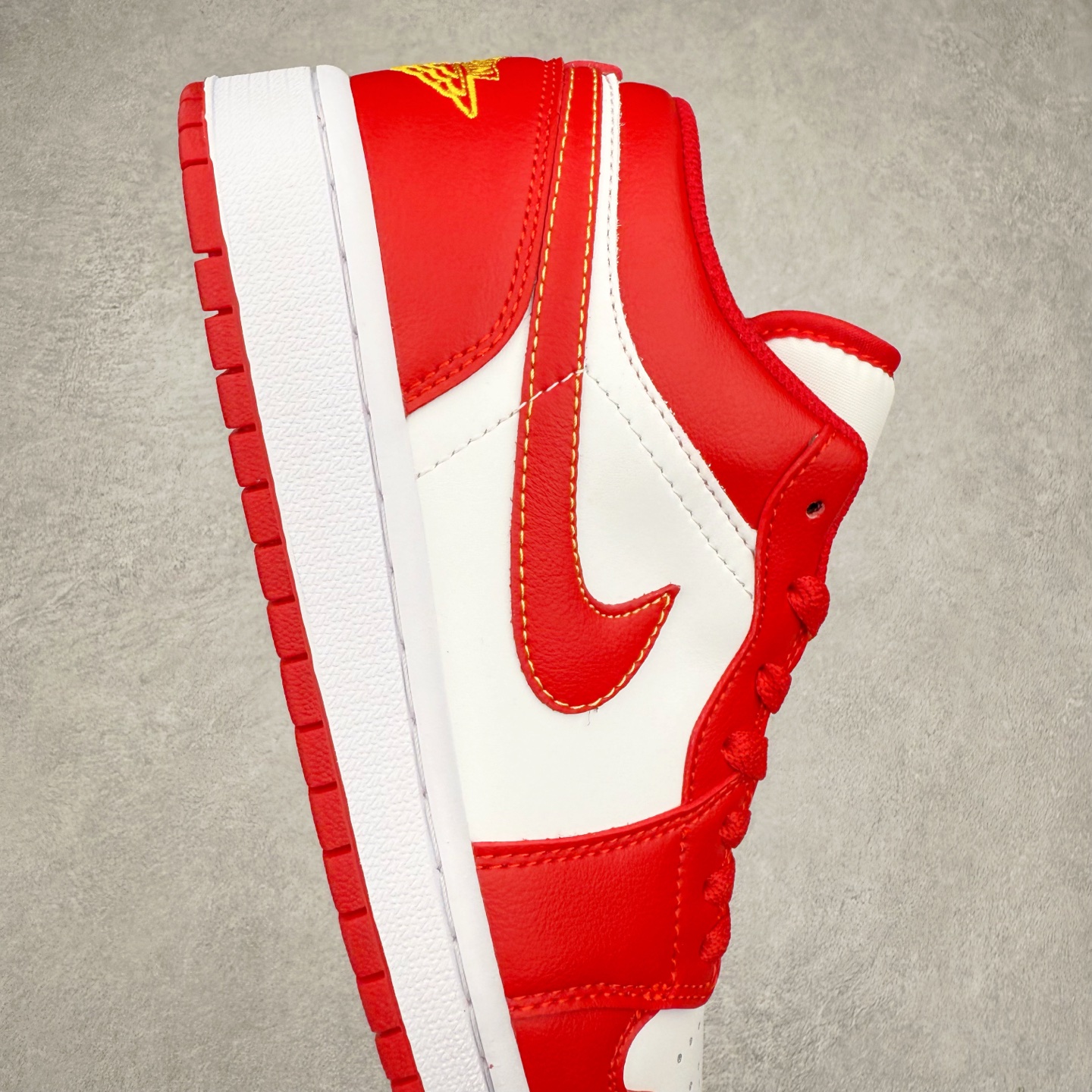 图片[6]-＃福利特价 Air Jordan AJ1 Low 低帮系列 百分百全新货品 零氧化发霉 给足利润空间操作 超乎所想的高性价比 原装楦头纸板开发 完美鞋型 超高清洁度 鞋型不臃肿别扭 原厂内置全掌气垫 A模大底 鞋舌AJ原厂专用牛津布 AJ专用反口珍珠布 原厂无杂质高弹内里海棉 特殊封边弹力鞋带 原鞋开模 拒绝公底 购置公司同步原材料 都有细节原汁原味 忠于原版 尺码：36 36.5 37.5 38 38.5 39 40 40.5 41 42 42.5 43 44 44.5 45 46-选品中心