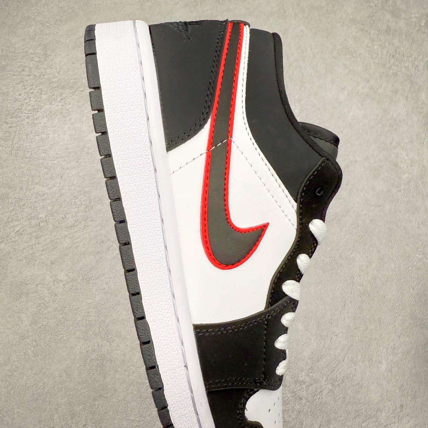 图片[6]-＃福利特价 Air Jordan AJ1 Low 低帮系列 百分百全新货品 零氧化发霉 给足利润空间操作 超乎所想的高性价比 原装楦头纸板开发 完美鞋型 超高清洁度 鞋型不臃肿别扭 原厂内置全掌气垫 A模大底 鞋舌AJ原厂专用牛津布 AJ专用反口珍珠布 原厂无杂质高弹内里海棉 特殊封边弹力鞋带 原鞋开模 拒绝公底 购置公司同步原材料 都有细节原汁原味 忠于原版 尺码：36 36.5 37.5 38 38.5 39 40 40.5 41 42 42.5 43 44 44.5 45 46-选品中心