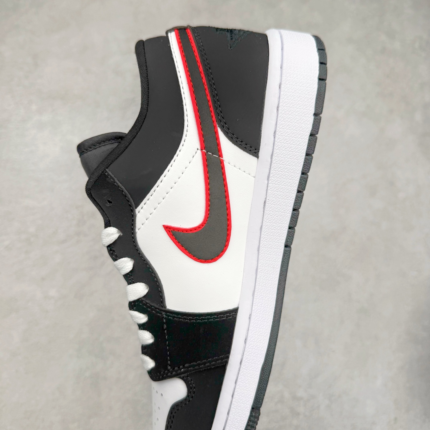 图片[7]-＃福利特价 Air Jordan AJ1 Low 低帮系列 百分百全新货品 零氧化发霉 给足利润空间操作 超乎所想的高性价比 原装楦头纸板开发 完美鞋型 超高清洁度 鞋型不臃肿别扭 原厂内置全掌气垫 A模大底 鞋舌AJ原厂专用牛津布 AJ专用反口珍珠布 原厂无杂质高弹内里海棉 特殊封边弹力鞋带 原鞋开模 拒绝公底 购置公司同步原材料 都有细节原汁原味 忠于原版 尺码：36 36.5 37.5 38 38.5 39 40 40.5 41 42 42.5 43 44 44.5 45 46-选品中心