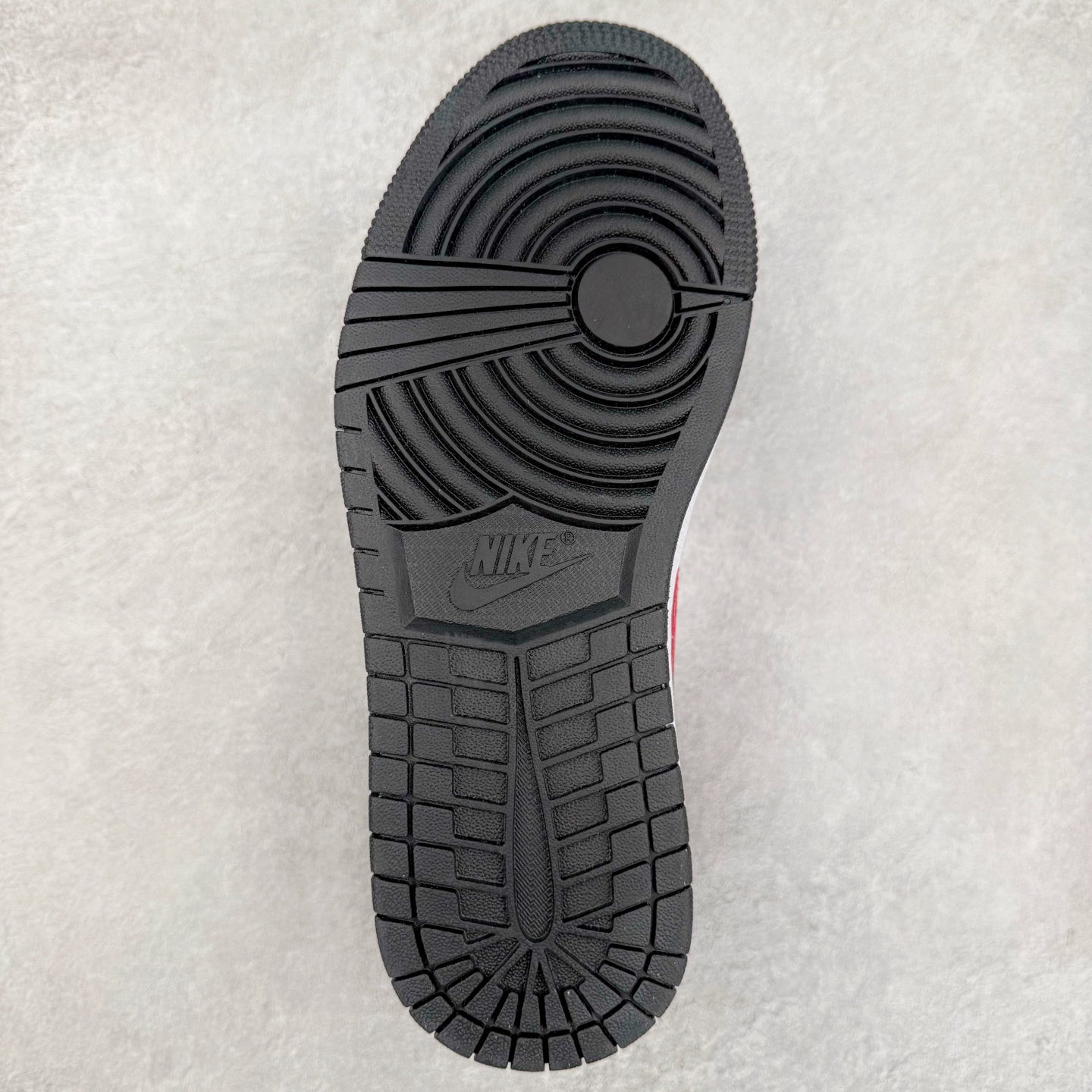 图片[9]-＃福利特价 Air Jordan AJ1 Low 低帮系列 百分百全新货品 零氧化发霉 给足利润空间操作 超乎所想的高性价比 原装楦头纸板开发 完美鞋型 超高清洁度 鞋型不臃肿别扭 原厂内置全掌气垫 A模大底 鞋舌AJ原厂专用牛津布 AJ专用反口珍珠布 原厂无杂质高弹内里海棉 特殊封边弹力鞋带 原鞋开模 拒绝公底 购置公司同步原材料 都有细节原汁原味 忠于原版 尺码：36 36.5 37.5 38 38.5 39 40 40.5 41 42 42.5 43 44 44.5 45 46-选品中心