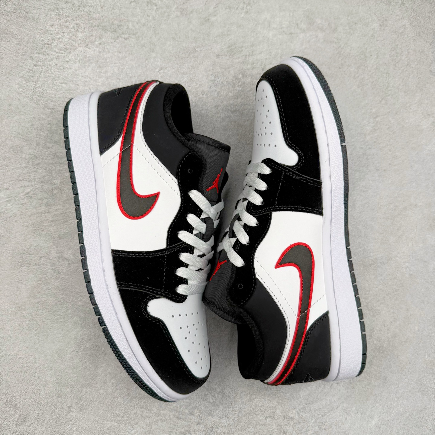 图片[3]-＃福利特价 Air Jordan AJ1 Low 低帮系列 百分百全新货品 零氧化发霉 给足利润空间操作 超乎所想的高性价比 原装楦头纸板开发 完美鞋型 超高清洁度 鞋型不臃肿别扭 原厂内置全掌气垫 A模大底 鞋舌AJ原厂专用牛津布 AJ专用反口珍珠布 原厂无杂质高弹内里海棉 特殊封边弹力鞋带 原鞋开模 拒绝公底 购置公司同步原材料 都有细节原汁原味 忠于原版 尺码：36 36.5 37.5 38 38.5 39 40 40.5 41 42 42.5 43 44 44.5 45 46-选品中心