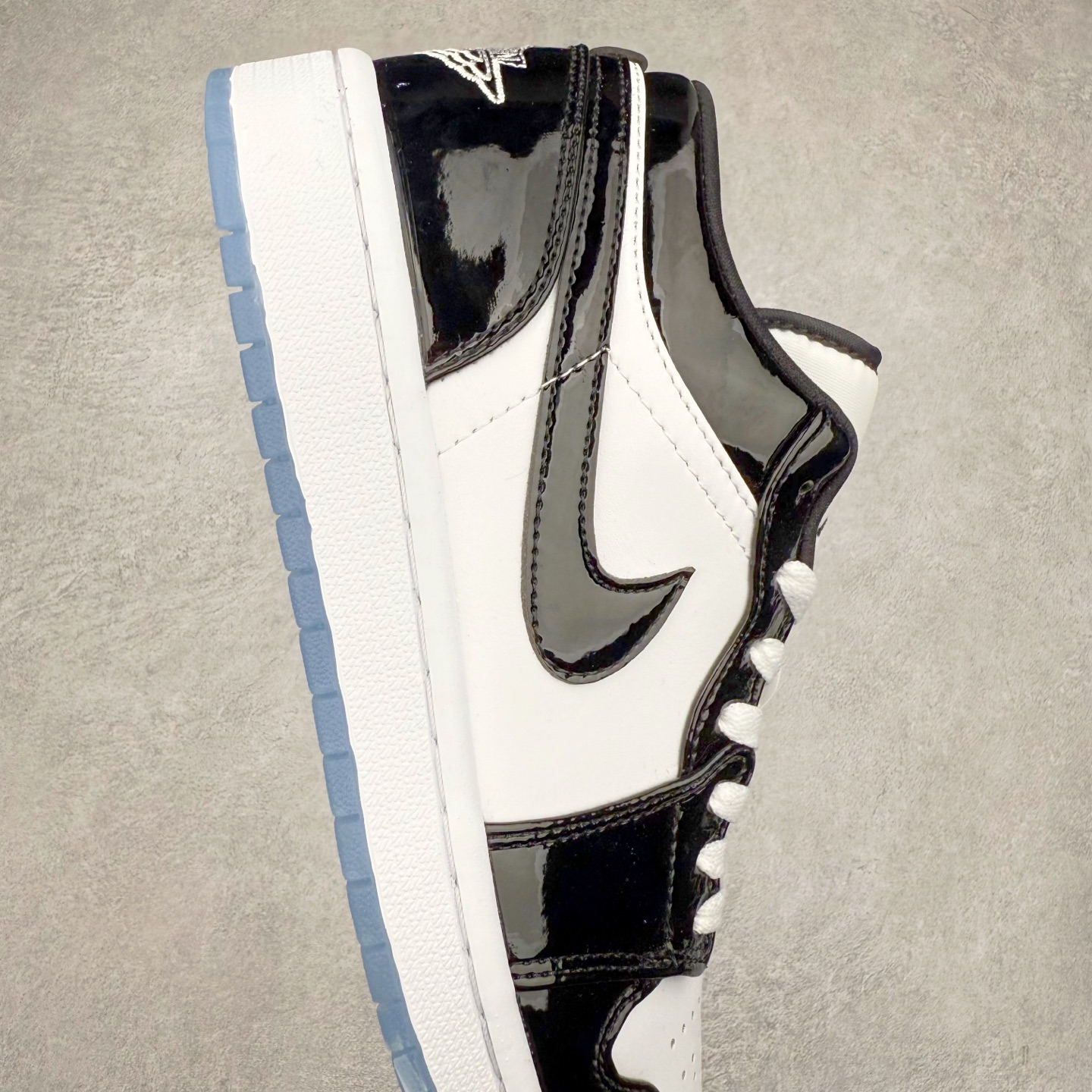 图片[6]-＃福利特价 Air Jordan AJ1 Low 低帮系列 百分百全新货品 零氧化发霉 给足利润空间操作 超乎所想的高性价比 原装楦头纸板开发 完美鞋型 超高清洁度 鞋型不臃肿别扭 原厂内置全掌气垫 A模大底 鞋舌AJ原厂专用牛津布 AJ专用反口珍珠布 原厂无杂质高弹内里海棉 特殊封边弹力鞋带 原鞋开模 拒绝公底 购置公司同步原材料 都有细节原汁原味 忠于原版 尺码：36 36.5 37.5 38 38.5 39 40 40.5 41 42 42.5 43 44 44.5 45 46-选品中心