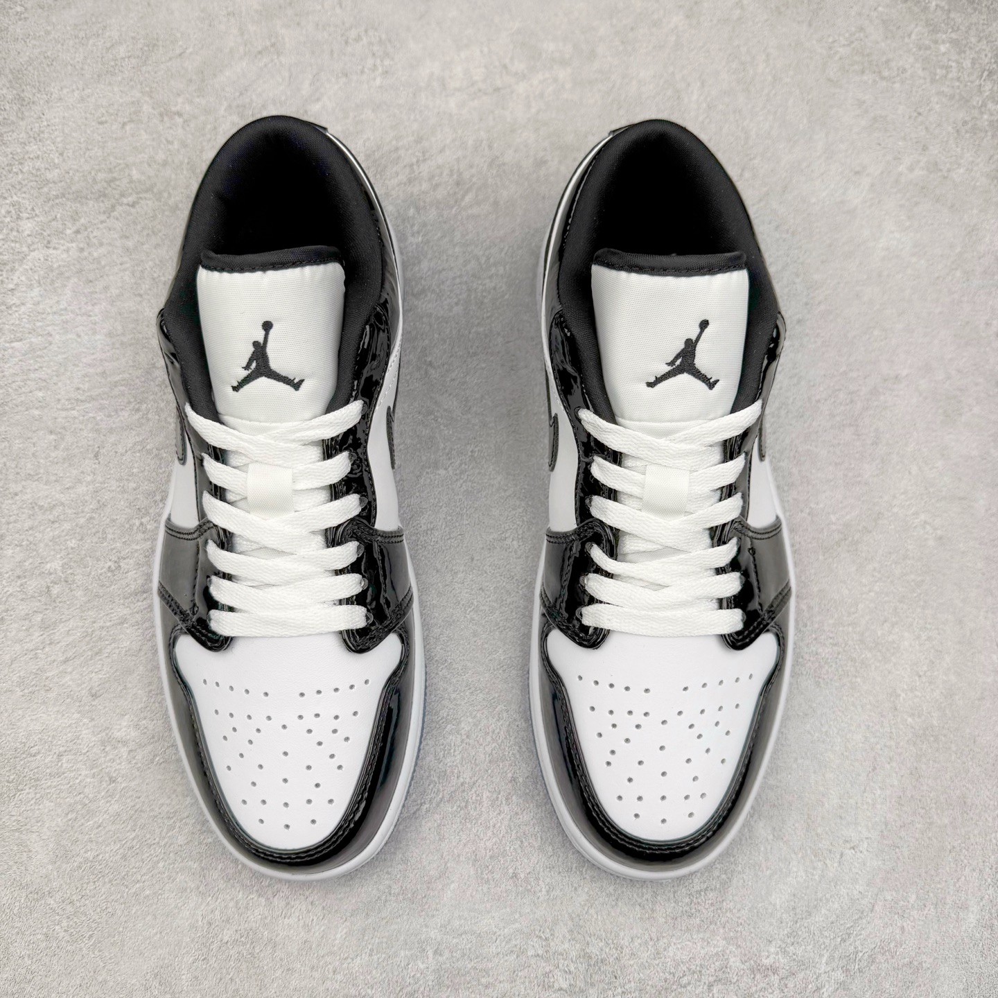 图片[2]-＃福利特价 Air Jordan AJ1 Low 低帮系列 百分百全新货品 零氧化发霉 给足利润空间操作 超乎所想的高性价比 原装楦头纸板开发 完美鞋型 超高清洁度 鞋型不臃肿别扭 原厂内置全掌气垫 A模大底 鞋舌AJ原厂专用牛津布 AJ专用反口珍珠布 原厂无杂质高弹内里海棉 特殊封边弹力鞋带 原鞋开模 拒绝公底 购置公司同步原材料 都有细节原汁原味 忠于原版 尺码：36 36.5 37.5 38 38.5 39 40 40.5 41 42 42.5 43 44 44.5 45 46-选品中心