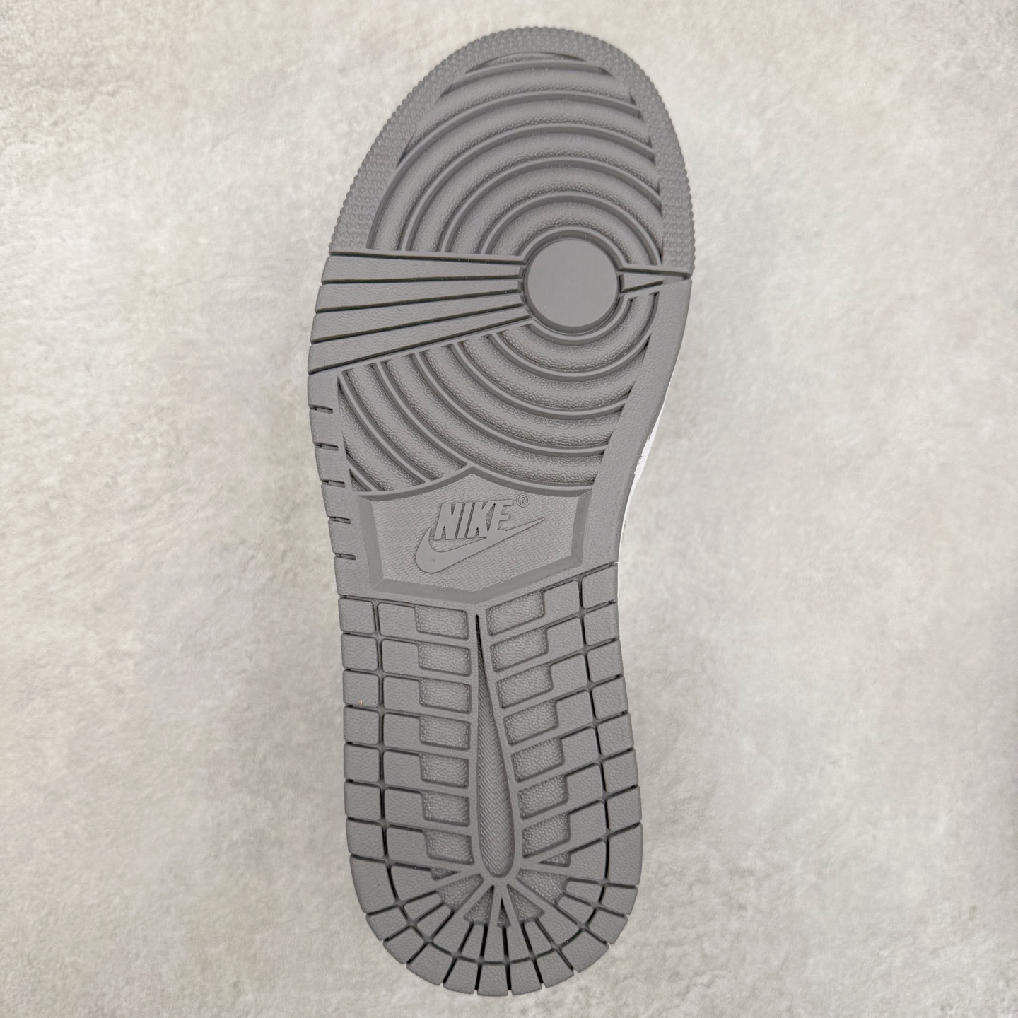 图片[9]-＃福利特价 Air Jordan AJ1 Low 低帮系列 百分百全新货品 零氧化发霉 给足利润空间操作 超乎所想的高性价比 原装楦头纸板开发 完美鞋型 超高清洁度 鞋型不臃肿别扭 原厂内置全掌气垫 A模大底 鞋舌AJ原厂专用牛津布 AJ专用反口珍珠布 原厂无杂质高弹内里海棉 特殊封边弹力鞋带 原鞋开模 拒绝公底 购置公司同步原材料 都有细节原汁原味 忠于原版 尺码：36 36.5 37.5 38 38.5 39 40 40.5 41 42 42.5 43 44 44.5 45 46-选品中心