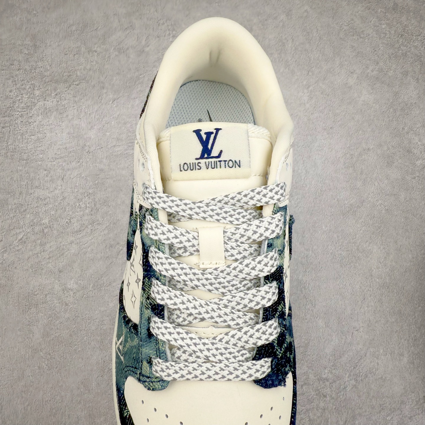 图片[5]-NK Dunk Low 定制配色 CH8311-288 大厂出品 极力推荐 原装头层材料 独家版型蒸餾加工帶來的是更好的视觉和脚感体验大厂纯原品质出货 清洁度 电绣工艺 皮料切割干净无任何毛边 细节完美 实拍调校N版已经零色差零失真 百分百还原实物色彩所见即所得 不存在货不对板色差等低级问题 选购参考实物拍摄 不混卖不参货 只用心做好货严格选品 承诺混一赔十 尺码：36 36.5 37.5 38 38.5 39 40 40.5 41 42 42.5 43 44 44.5 45-选品中心