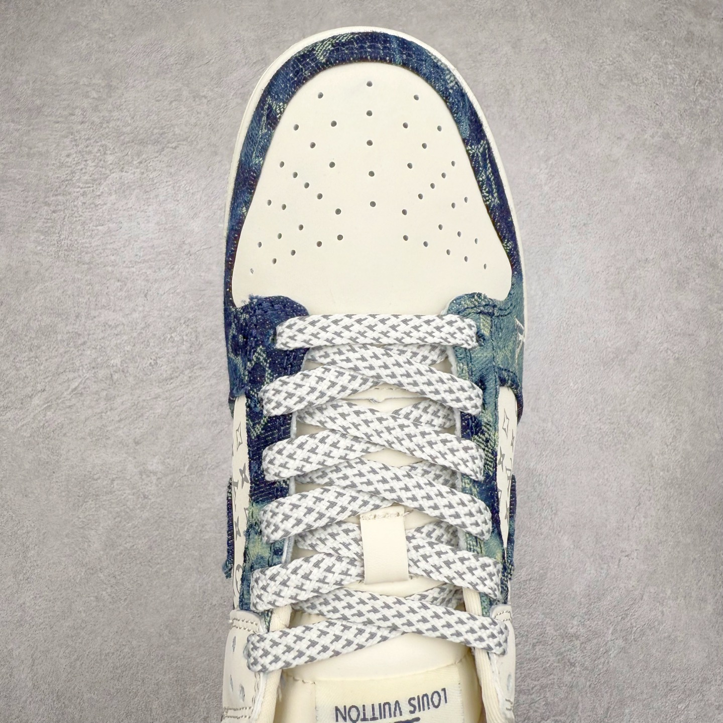 图片[4]-NK Dunk Low 定制配色 CH8311-288 大厂出品 极力推荐 原装头层材料 独家版型蒸餾加工帶來的是更好的视觉和脚感体验大厂纯原品质出货 清洁度 电绣工艺 皮料切割干净无任何毛边 细节完美 实拍调校N版已经零色差零失真 百分百还原实物色彩所见即所得 不存在货不对板色差等低级问题 选购参考实物拍摄 不混卖不参货 只用心做好货严格选品 承诺混一赔十 尺码：36 36.5 37.5 38 38.5 39 40 40.5 41 42 42.5 43 44 44.5 45-选品中心