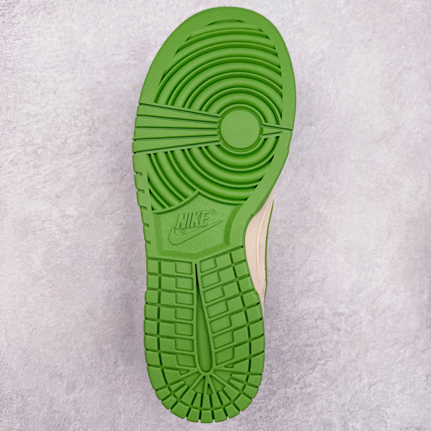 图片[9]-NK Dunk Low 定制配色 XB3802-345 大厂出品 极力推荐 原装头层材料 独家版型蒸餾加工帶來的是更好的视觉和脚感体验大厂纯原品质出货 清洁度 电绣工艺 皮料切割干净无任何毛边 细节完美 实拍调校N版已经零色差零失真 百分百还原实物色彩所见即所得 不存在货不对板色差等低级问题 选购参考实物拍摄 不混卖不参货 只用心做好货严格选品 承诺混一赔十 尺码：36 36.5 37.5 38 38.5 39 40 40.5 41 42 42.5 43 44 44.5 45-选品中心