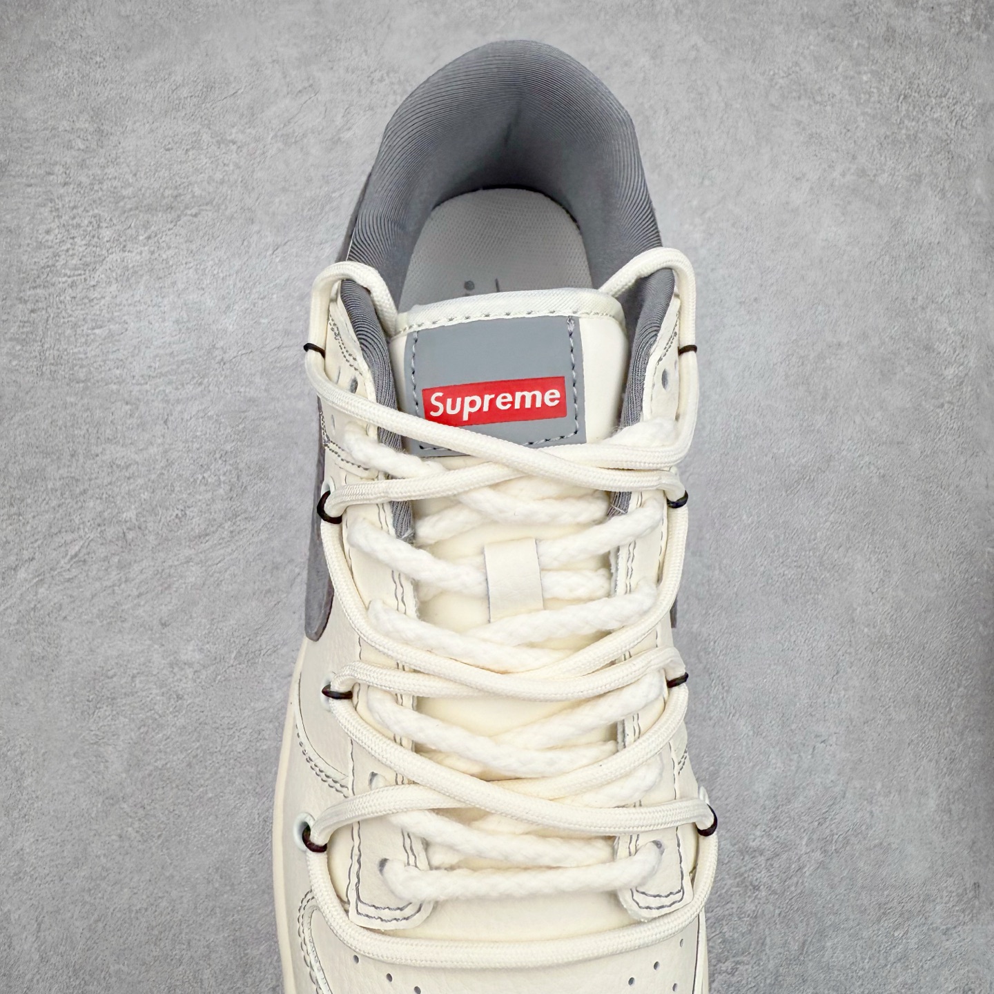 图片[5]-NK Dunk Low 定制配色 BB8675-109 大厂出品 极力推荐 原装头层材料 独家版型蒸餾加工帶來的是更好的视觉和脚感体验大厂纯原品质出货 清洁度 电绣工艺 皮料切割干净无任何毛边 细节完美 实拍调校N版已经零色差零失真 百分百还原实物色彩所见即所得 不存在货不对板色差等低级问题 选购参考实物拍摄 不混卖不参货 只用心做好货严格选品 承诺混一赔十 尺码：36 36.5 37.5 38 38.5 39 40 40.5 41 42 42.5 43 44 44.5 45-选品中心