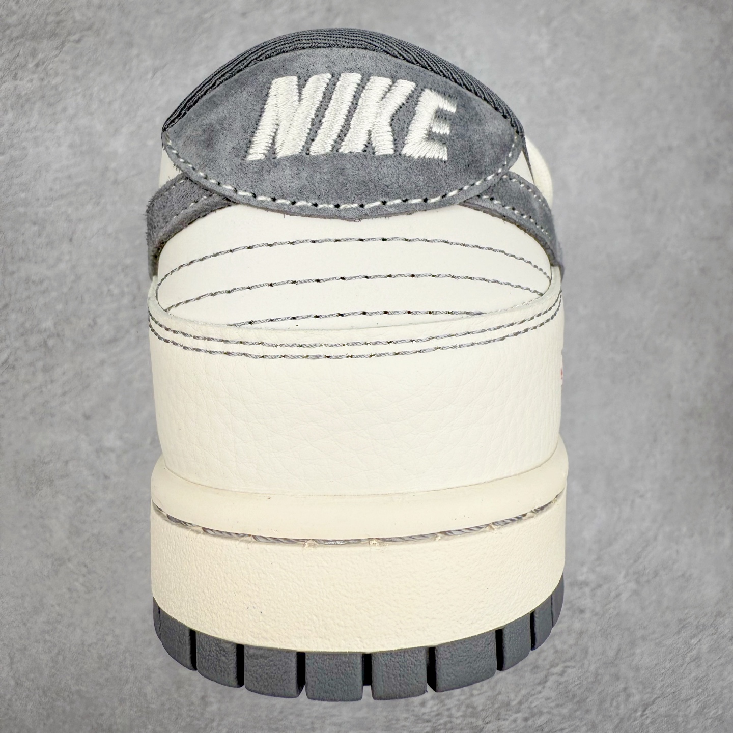 图片[8]-NK Dunk Low 定制配色 BB8675-109 大厂出品 极力推荐 原装头层材料 独家版型蒸餾加工帶來的是更好的视觉和脚感体验大厂纯原品质出货 清洁度 电绣工艺 皮料切割干净无任何毛边 细节完美 实拍调校N版已经零色差零失真 百分百还原实物色彩所见即所得 不存在货不对板色差等低级问题 选购参考实物拍摄 不混卖不参货 只用心做好货严格选品 承诺混一赔十 尺码：36 36.5 37.5 38 38.5 39 40 40.5 41 42 42.5 43 44 44.5 45-选品中心