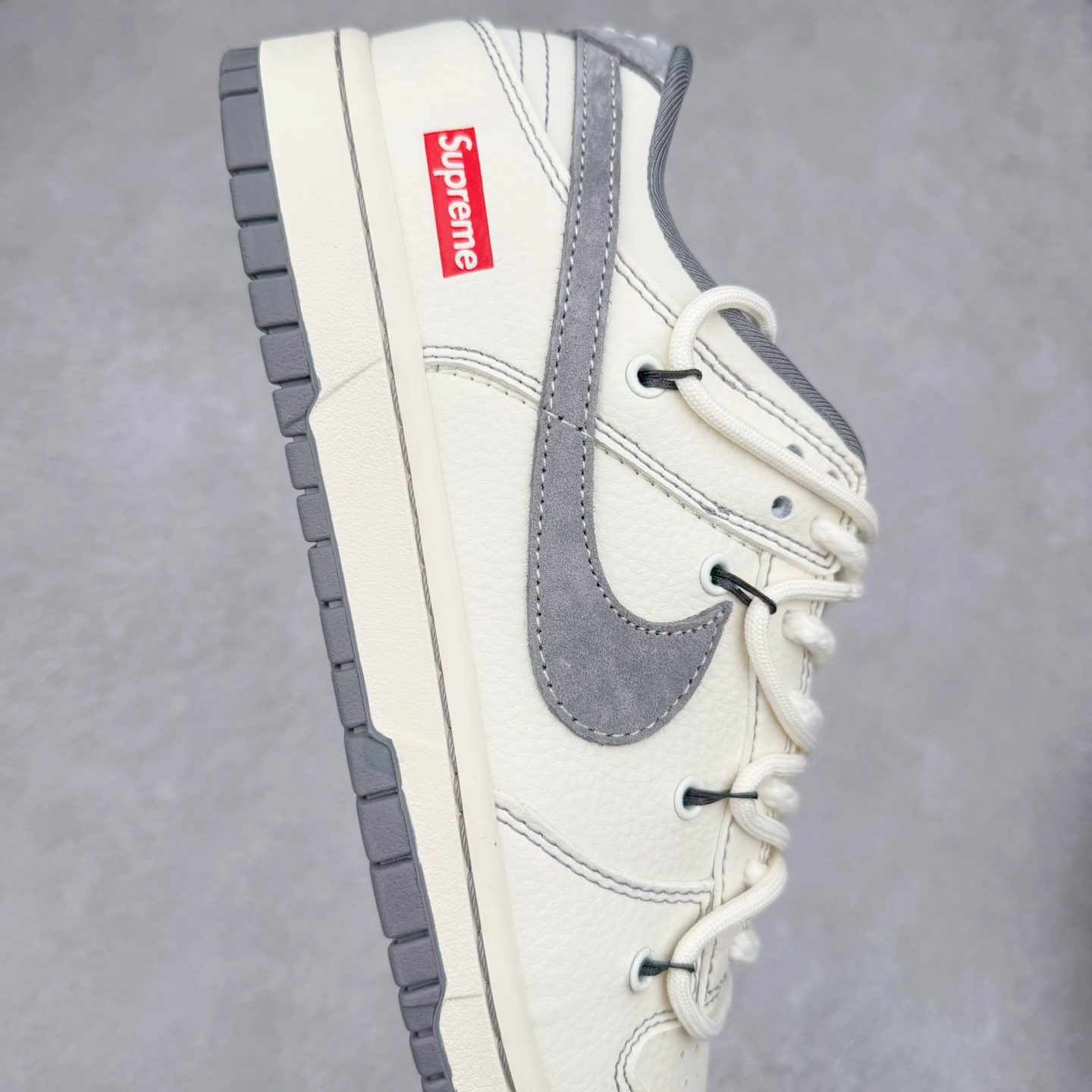 图片[6]-NK Dunk Low 定制配色 BB8675-109 大厂出品 极力推荐 原装头层材料 独家版型蒸餾加工帶來的是更好的视觉和脚感体验大厂纯原品质出货 清洁度 电绣工艺 皮料切割干净无任何毛边 细节完美 实拍调校N版已经零色差零失真 百分百还原实物色彩所见即所得 不存在货不对板色差等低级问题 选购参考实物拍摄 不混卖不参货 只用心做好货严格选品 承诺混一赔十 尺码：36 36.5 37.5 38 38.5 39 40 40.5 41 42 42.5 43 44 44.5 45-选品中心