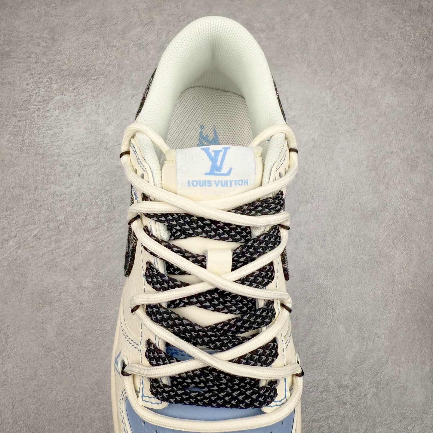 图片[5]-NK Dunk Low 定制配色 FC1688-219 大厂出品 极力推荐 原装头层材料 独家版型蒸餾加工帶來的是更好的视觉和脚感体验大厂纯原品质出货 清洁度 电绣工艺 皮料切割干净无任何毛边 细节完美 实拍调校N版已经零色差零失真 百分百还原实物色彩所见即所得 不存在货不对板色差等低级问题 选购参考实物拍摄 不混卖不参货 只用心做好货严格选品 承诺混一赔十 尺码：36 36.5 37.5 38 38.5 39 40 40.5 41 42 42.5 43 44 44.5 45-选品中心