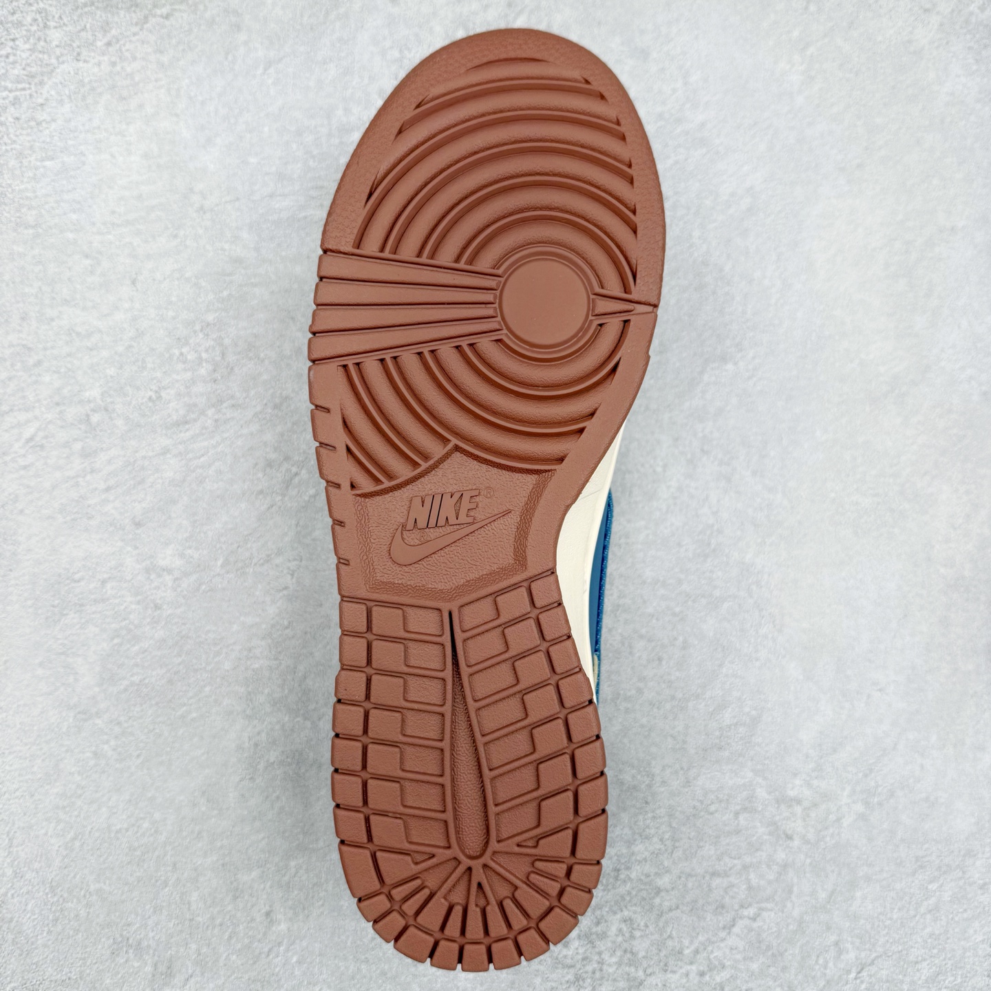 图片[9]-NK Dunk Low 定制配色 XD1588-209 大厂出品 极力推荐 原装头层材料 独家版型蒸餾加工帶來的是更好的视觉和脚感体验大厂纯原品质出货 清洁度 电绣工艺 皮料切割干净无任何毛边 细节完美 实拍调校N版已经零色差零失真 百分百还原实物色彩所见即所得 不存在货不对板色差等低级问题 选购参考实物拍摄 不混卖不参货 只用心做好货严格选品 承诺混一赔十 尺码：36 36.5 37.5 38 38.5 39 40 40.5 41 42 42.5 43 44 44.5 45-选品中心