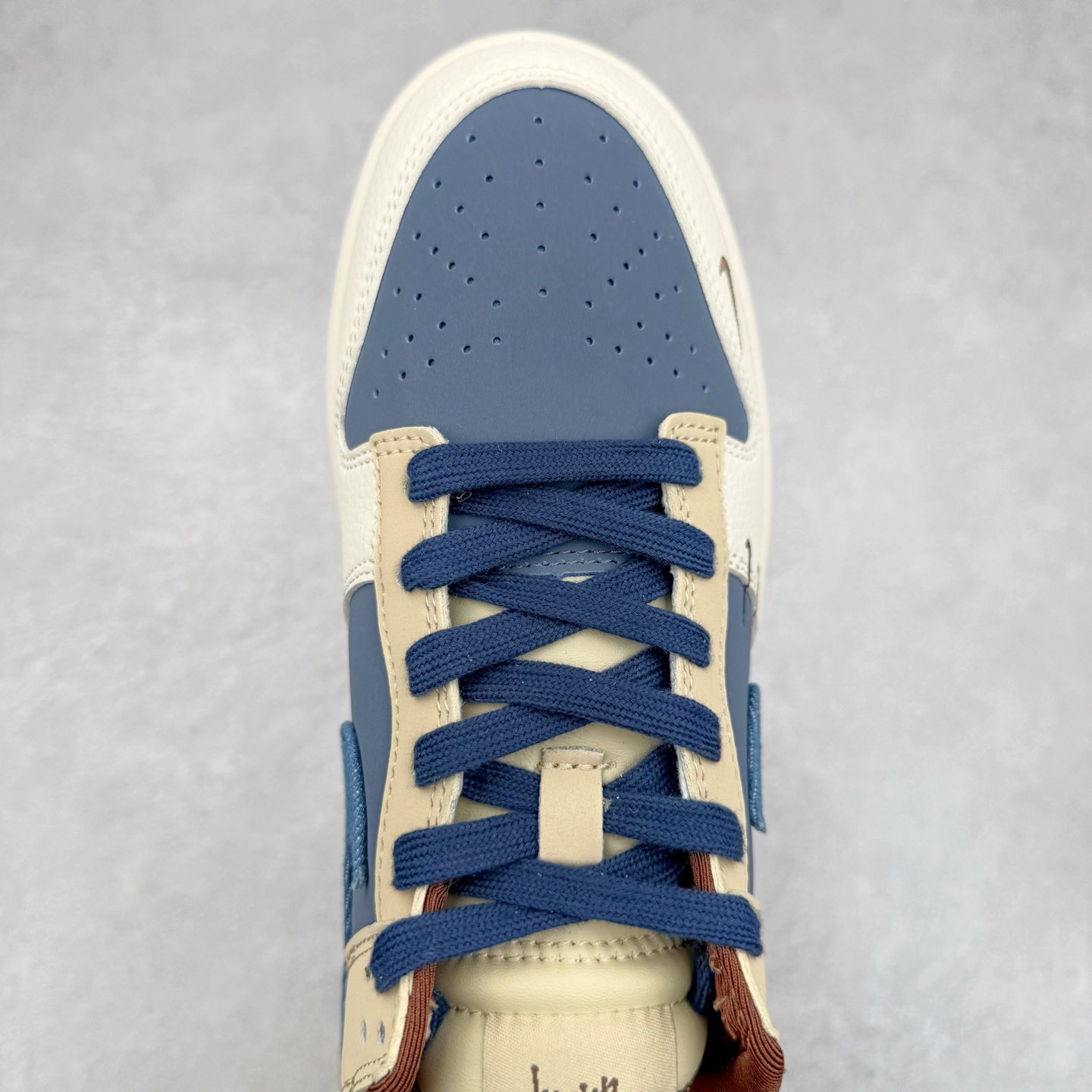 图片[4]-NK Dunk Low 定制配色 XD1588-209 大厂出品 极力推荐 原装头层材料 独家版型蒸餾加工帶來的是更好的视觉和脚感体验大厂纯原品质出货 清洁度 电绣工艺 皮料切割干净无任何毛边 细节完美 实拍调校N版已经零色差零失真 百分百还原实物色彩所见即所得 不存在货不对板色差等低级问题 选购参考实物拍摄 不混卖不参货 只用心做好货严格选品 承诺混一赔十 尺码：36 36.5 37.5 38 38.5 39 40 40.5 41 42 42.5 43 44 44.5 45-选品中心