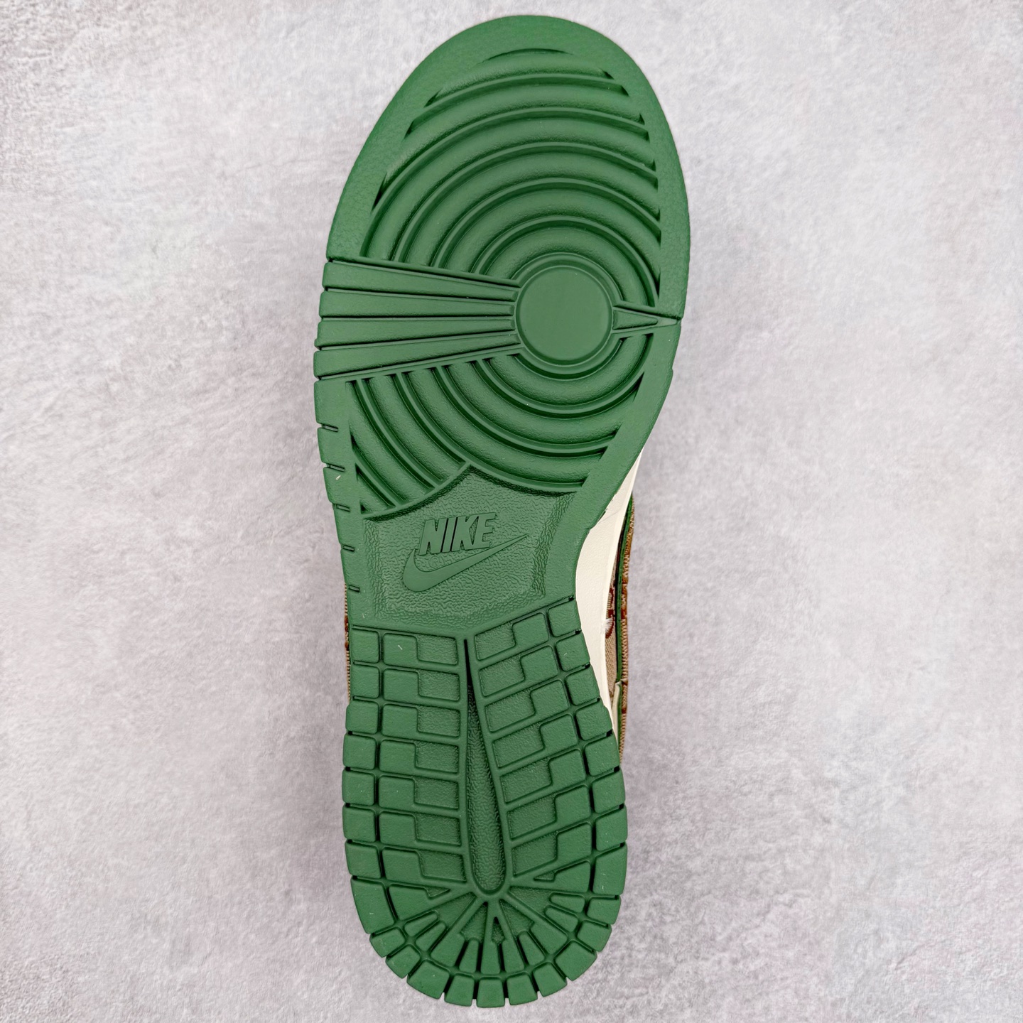 图片[9]-NK Dunk Low 定制配色 XD1588-209 大厂出品 极力推荐 原装头层材料 独家版型蒸餾加工帶來的是更好的视觉和脚感体验大厂纯原品质出货 清洁度 电绣工艺 皮料切割干净无任何毛边 细节完美 实拍调校N版已经零色差零失真 百分百还原实物色彩所见即所得 不存在货不对板色差等低级问题 选购参考实物拍摄 不混卖不参货 只用心做好货严格选品 承诺混一赔十 尺码：36 36.5 37.5 38 38.5 39 40 40.5 41 42 42.5 43 44 44.5 45-选品中心