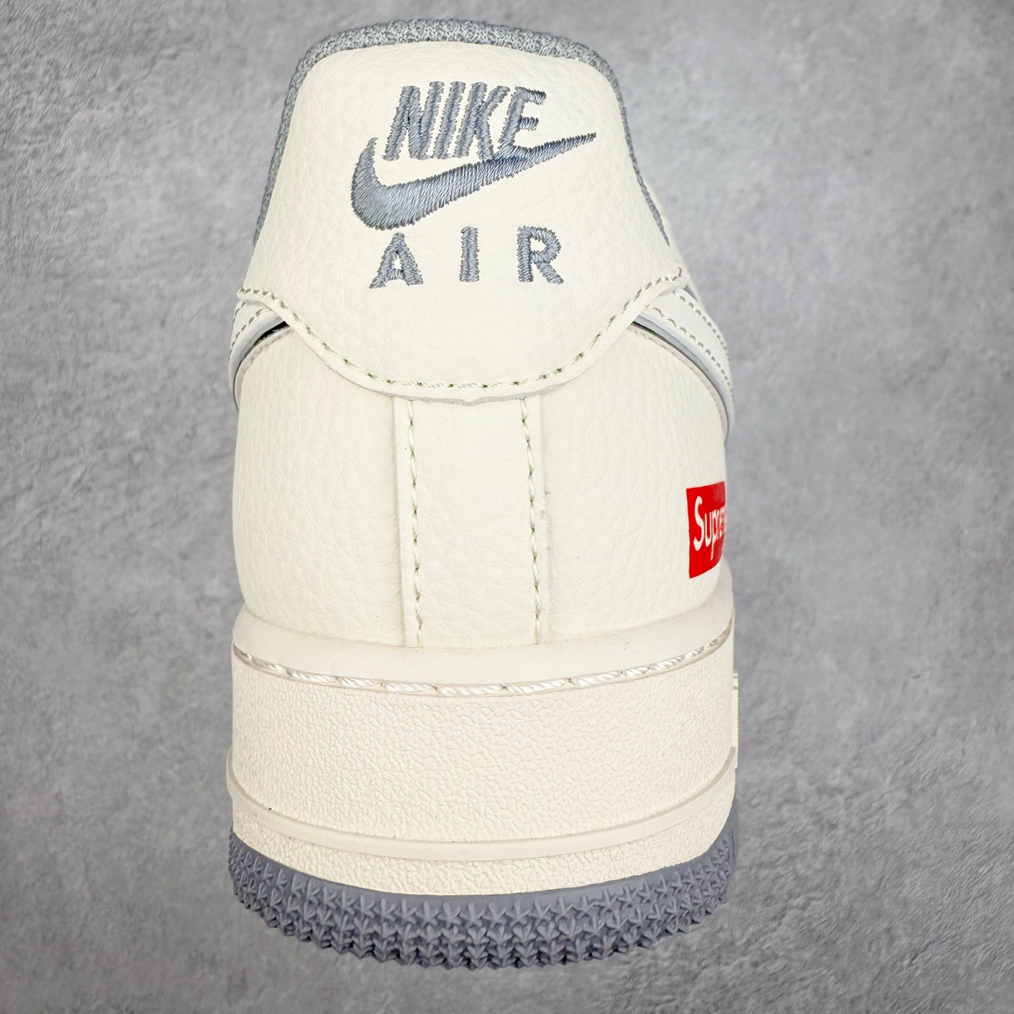 图片[8]-NK Air Force 1´07 Low 空军一号低帮百搭休闲运动板鞋 HH7518-058 柔软、弹性十足的缓震性能和出色的中底设计 横跨复古与现代的外型结合 造就出风靡全球 三十多年的Force 1 直到今天还深受青睐 实拍调校N版已经零色差零失真 百分百还原实物色彩所见即所得 不存在货不对板色差等低级问题 选购参考实物拍摄 不混卖不参货 只用心做好货严格选品 承诺混一赔十 尺码：36 36.5 37.5 38 38.5 39 40 40.5 41 42 42.5 43 44 44.5 45-选品中心