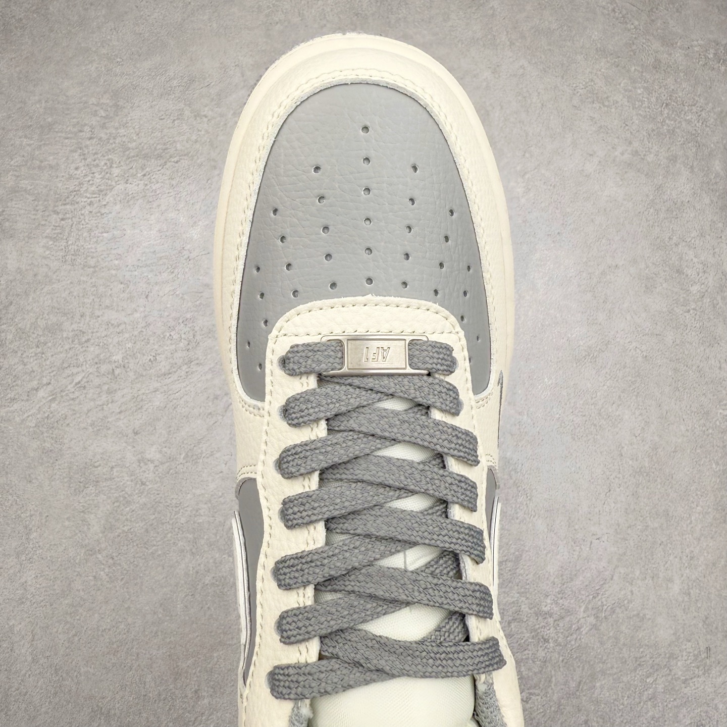 图片[4]-NK Air Force 1´07 Low 空军一号低帮百搭休闲运动板鞋 HH7518-058 柔软、弹性十足的缓震性能和出色的中底设计 横跨复古与现代的外型结合 造就出风靡全球 三十多年的Force 1 直到今天还深受青睐 实拍调校N版已经零色差零失真 百分百还原实物色彩所见即所得 不存在货不对板色差等低级问题 选购参考实物拍摄 不混卖不参货 只用心做好货严格选品 承诺混一赔十 尺码：36 36.5 37.5 38 38.5 39 40 40.5 41 42 42.5 43 44 44.5 45-选品中心