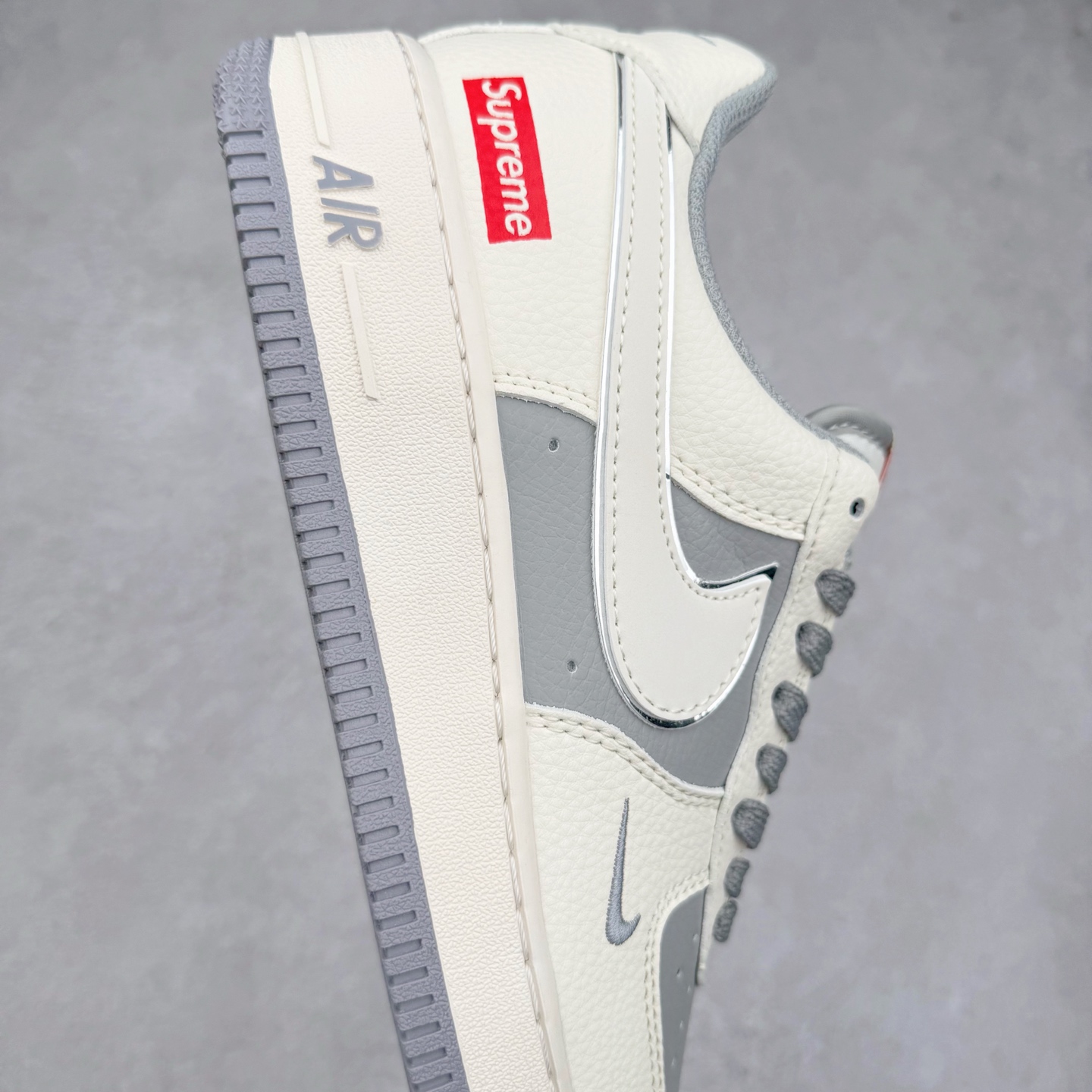 图片[6]-NK Air Force 1´07 Low 空军一号低帮百搭休闲运动板鞋 HH7518-058 柔软、弹性十足的缓震性能和出色的中底设计 横跨复古与现代的外型结合 造就出风靡全球 三十多年的Force 1 直到今天还深受青睐 实拍调校N版已经零色差零失真 百分百还原实物色彩所见即所得 不存在货不对板色差等低级问题 选购参考实物拍摄 不混卖不参货 只用心做好货严格选品 承诺混一赔十 尺码：36 36.5 37.5 38 38.5 39 40 40.5 41 42 42.5 43 44 44.5 45-选品中心